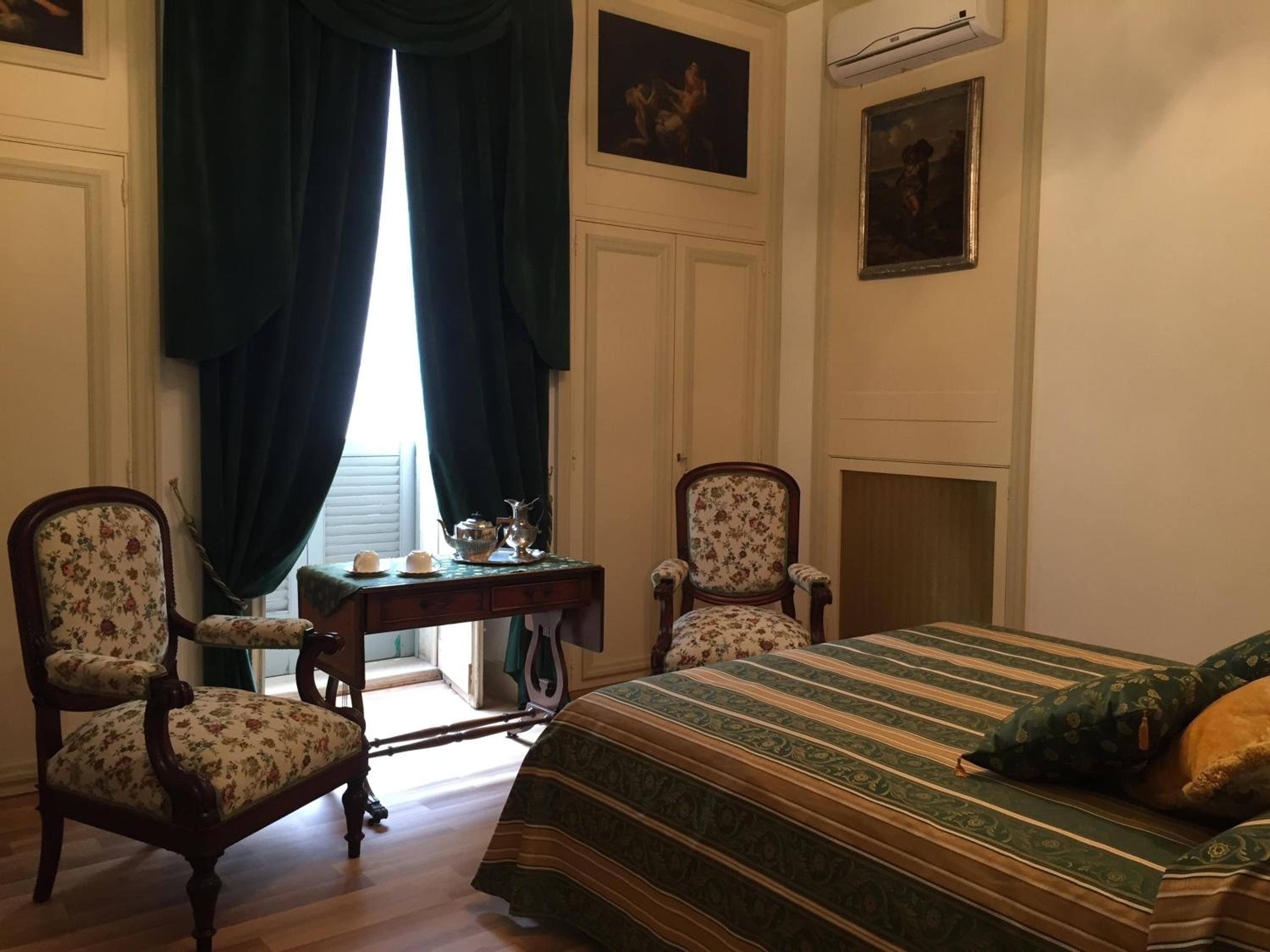 Double Room With Private External Bathroom photo 2