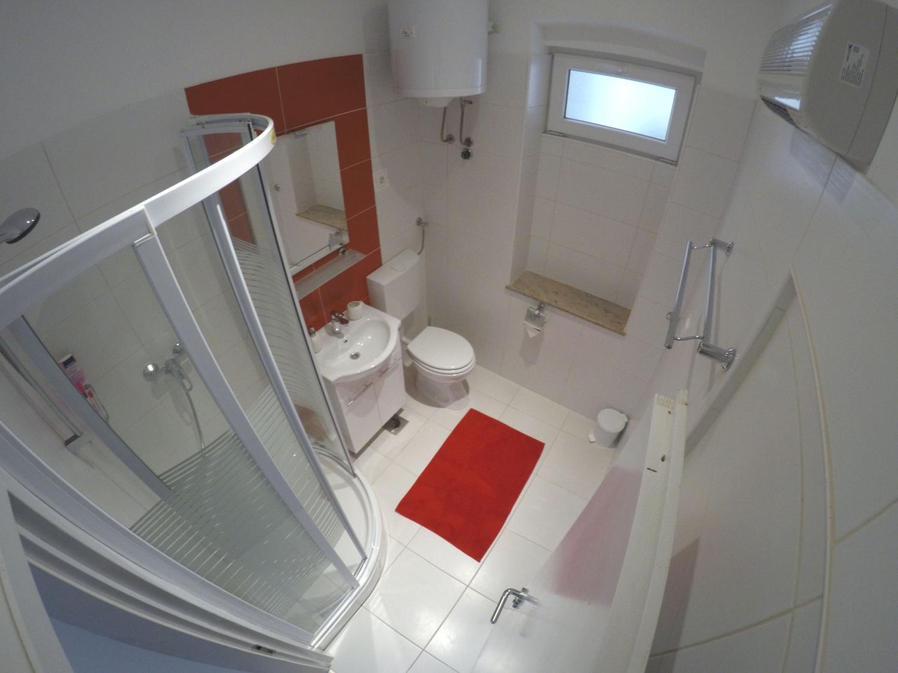 Double Room with Private Bathroom - Photo 8