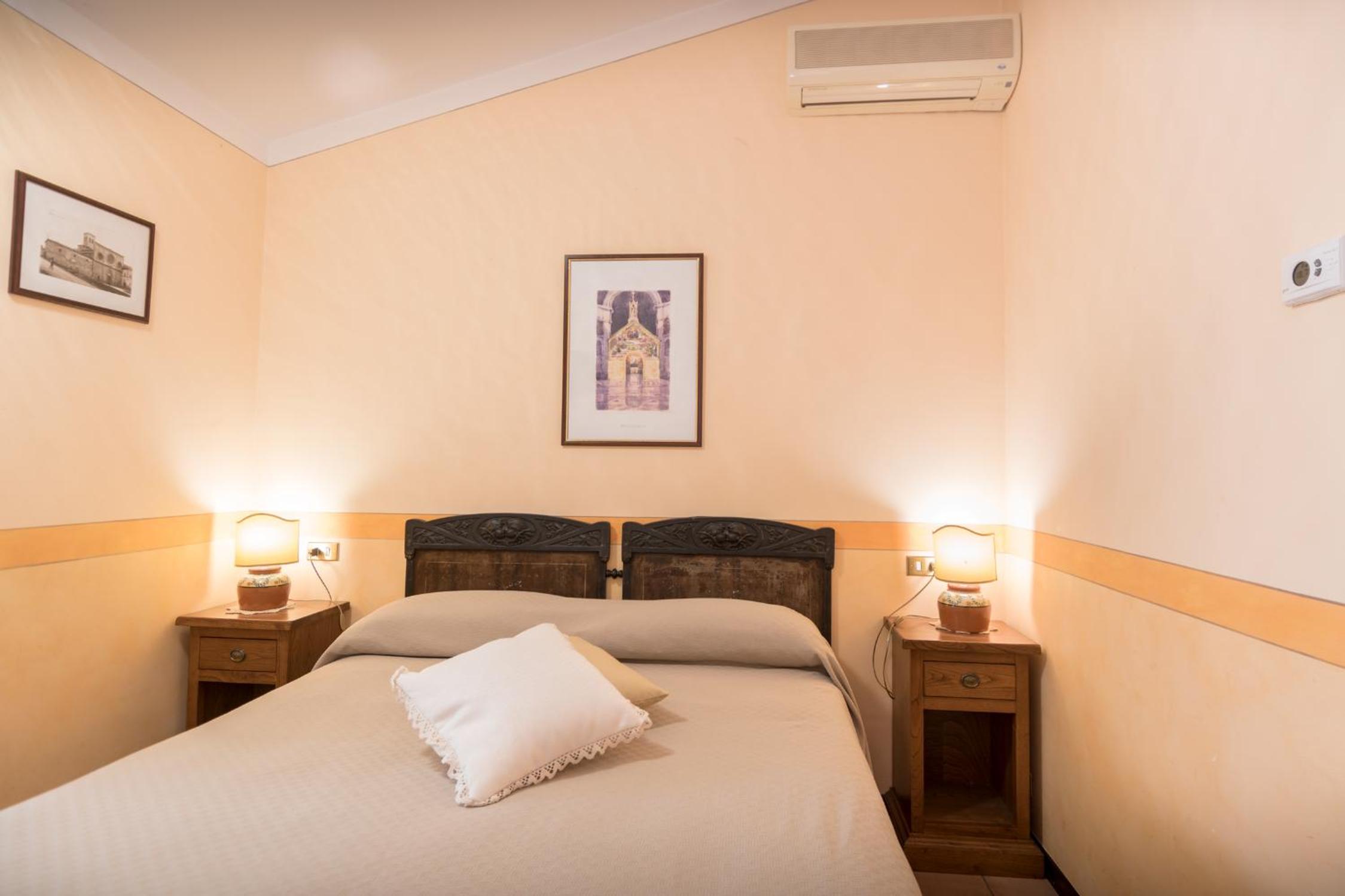 Budget Double Room photo 2