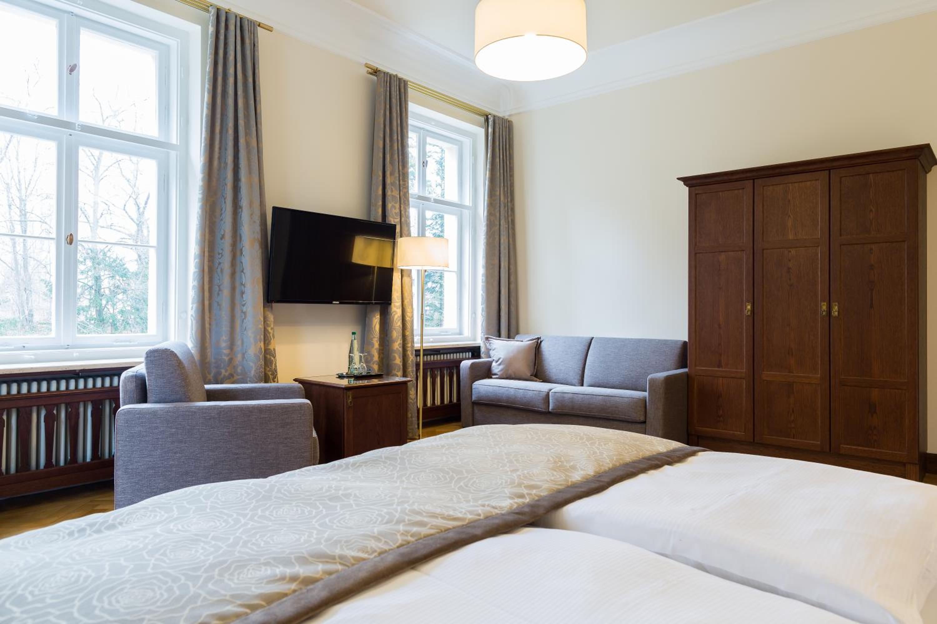 Deluxe Double Room - Photo 11