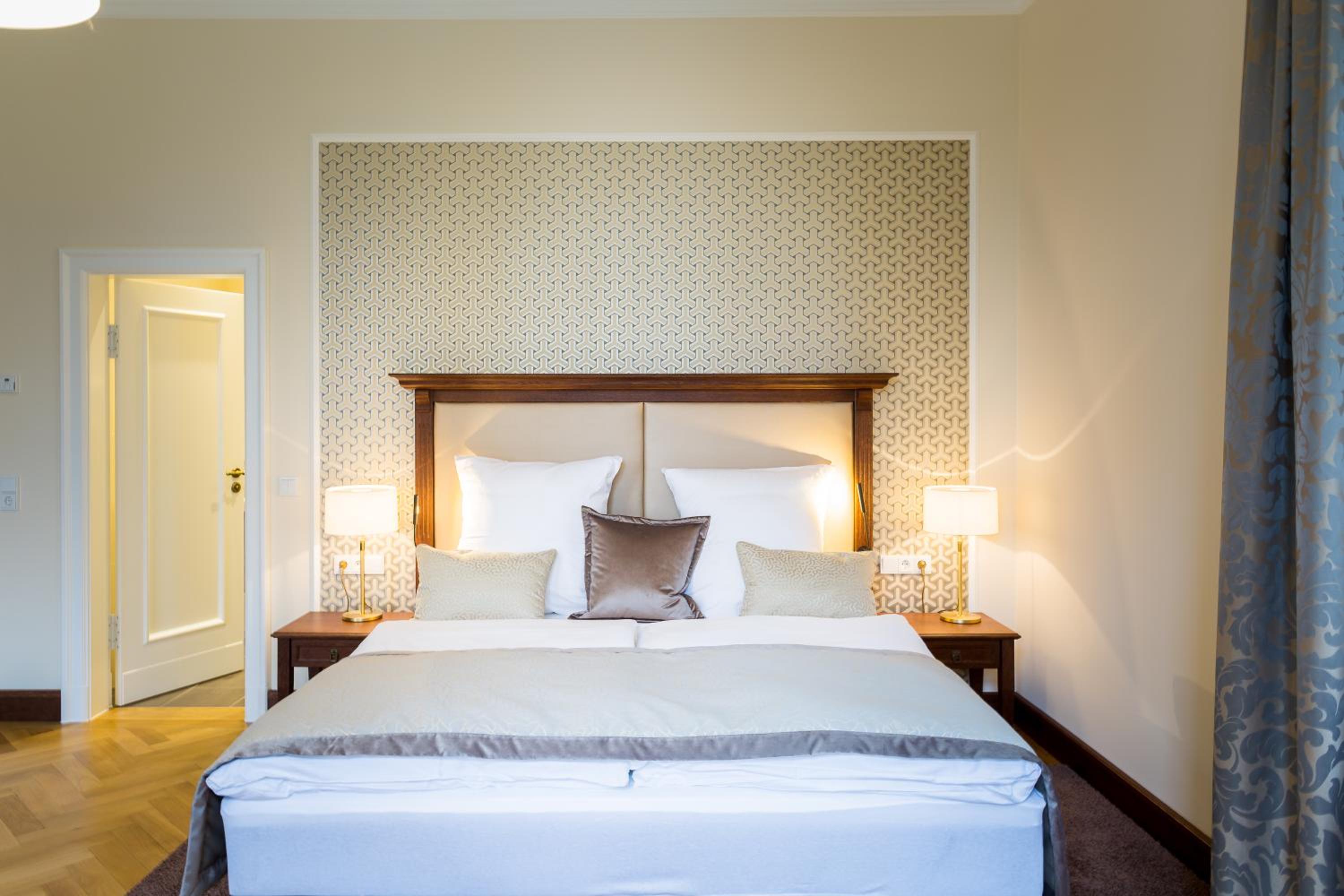 Deluxe Double Room - Photo 12