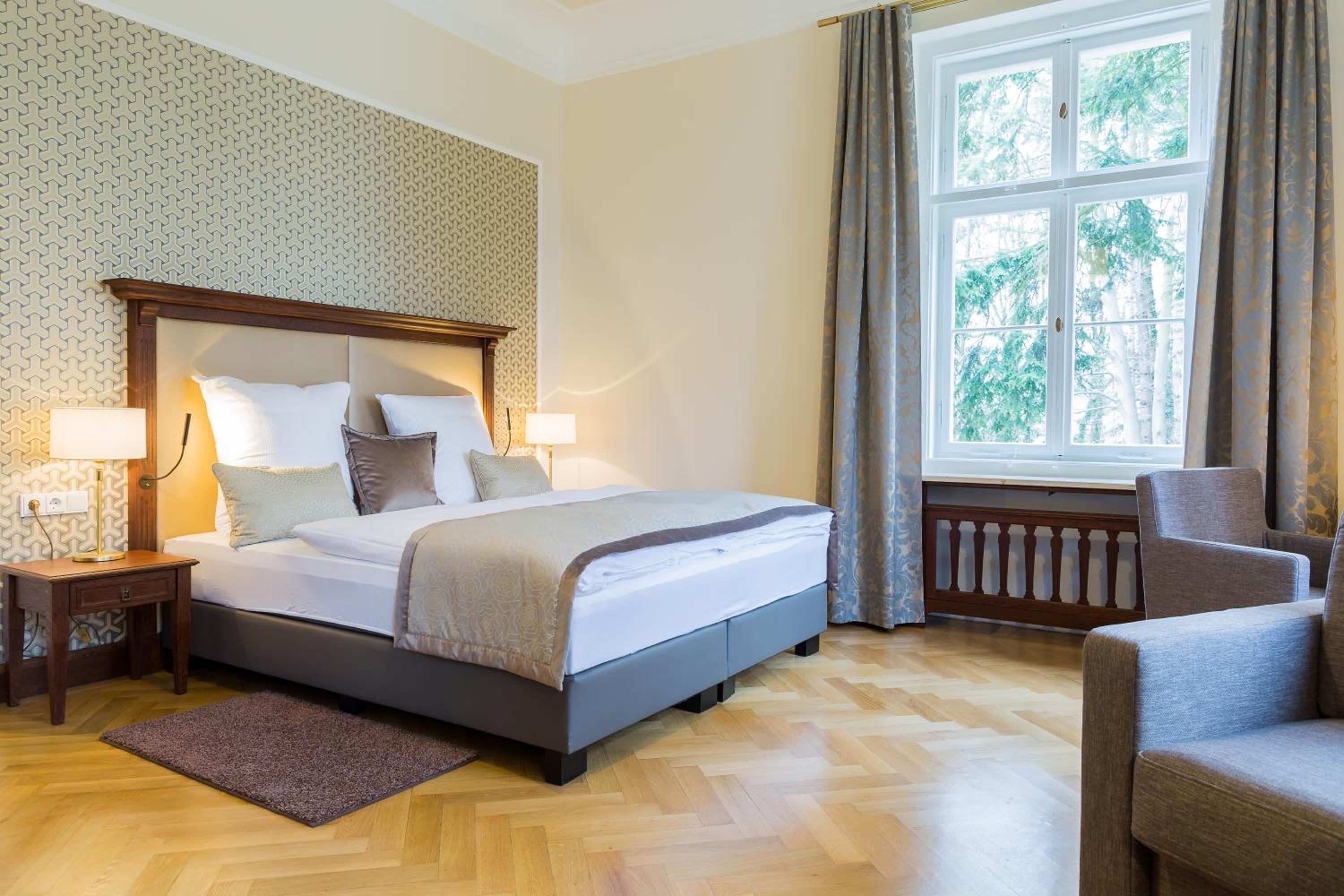 Deluxe Double Room - Photo 13