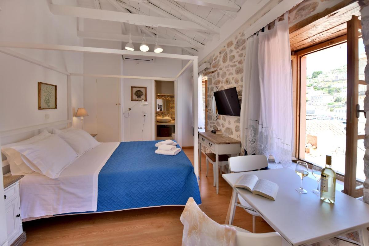 Studio Apartment with Port View photo 3
