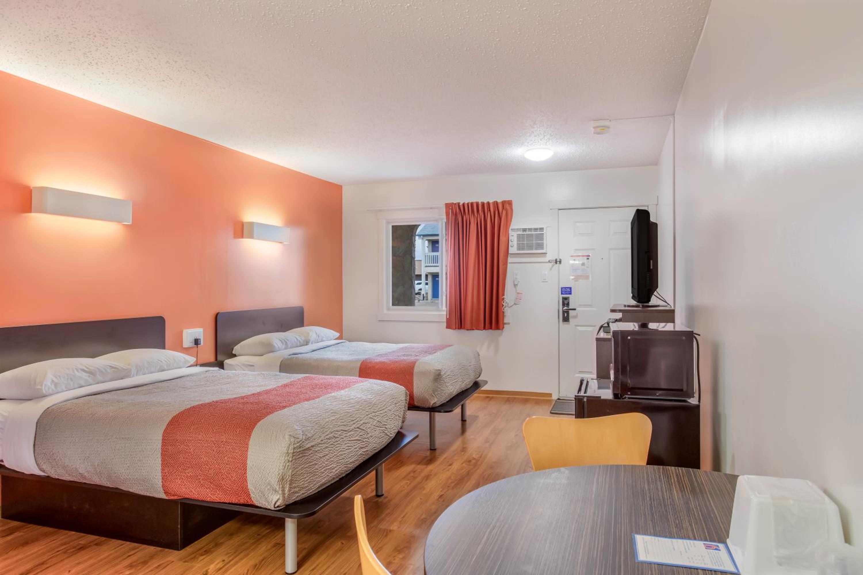 Standard Room Two Double Beds photo 3