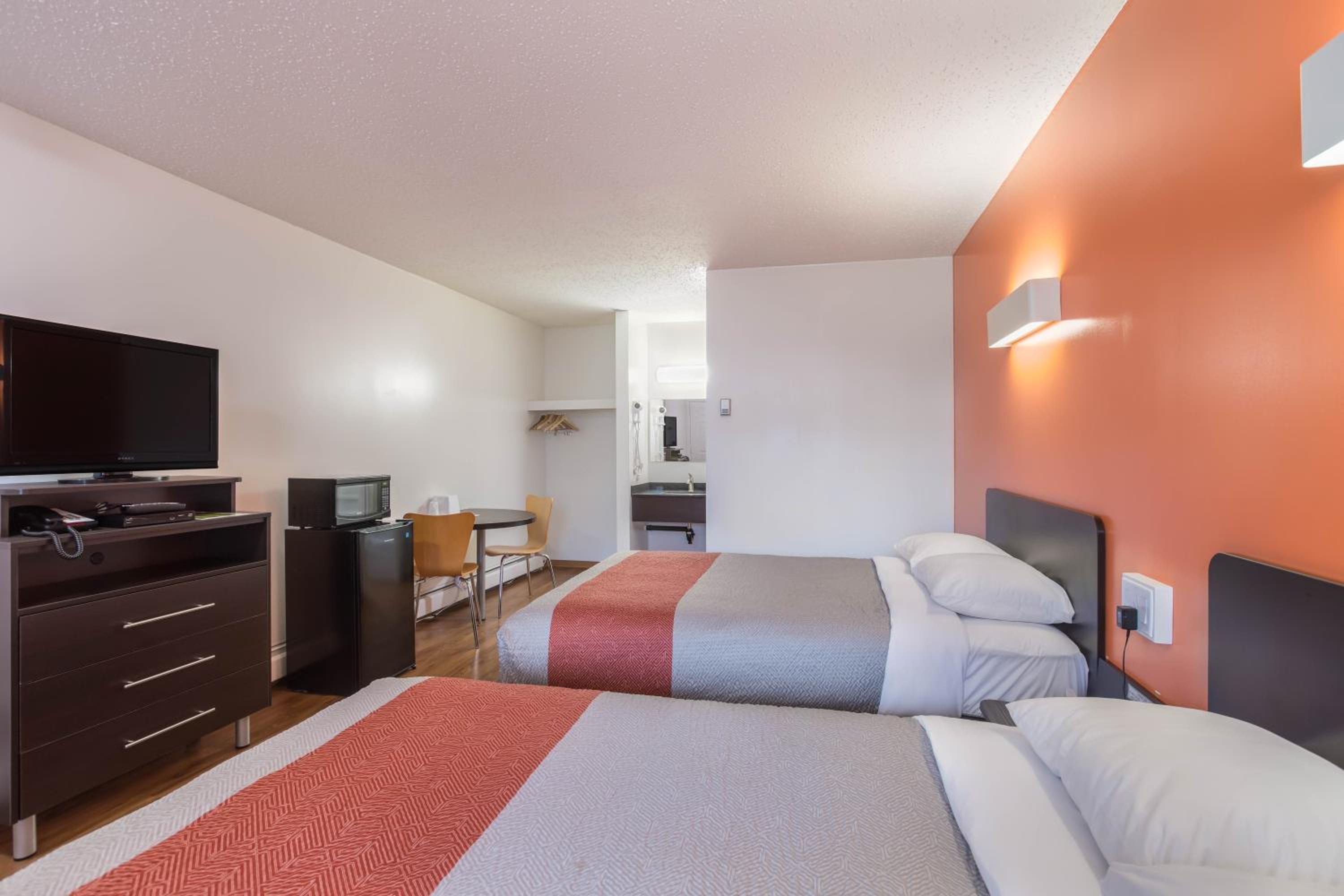 Standard Room Two Double Beds photo 2
