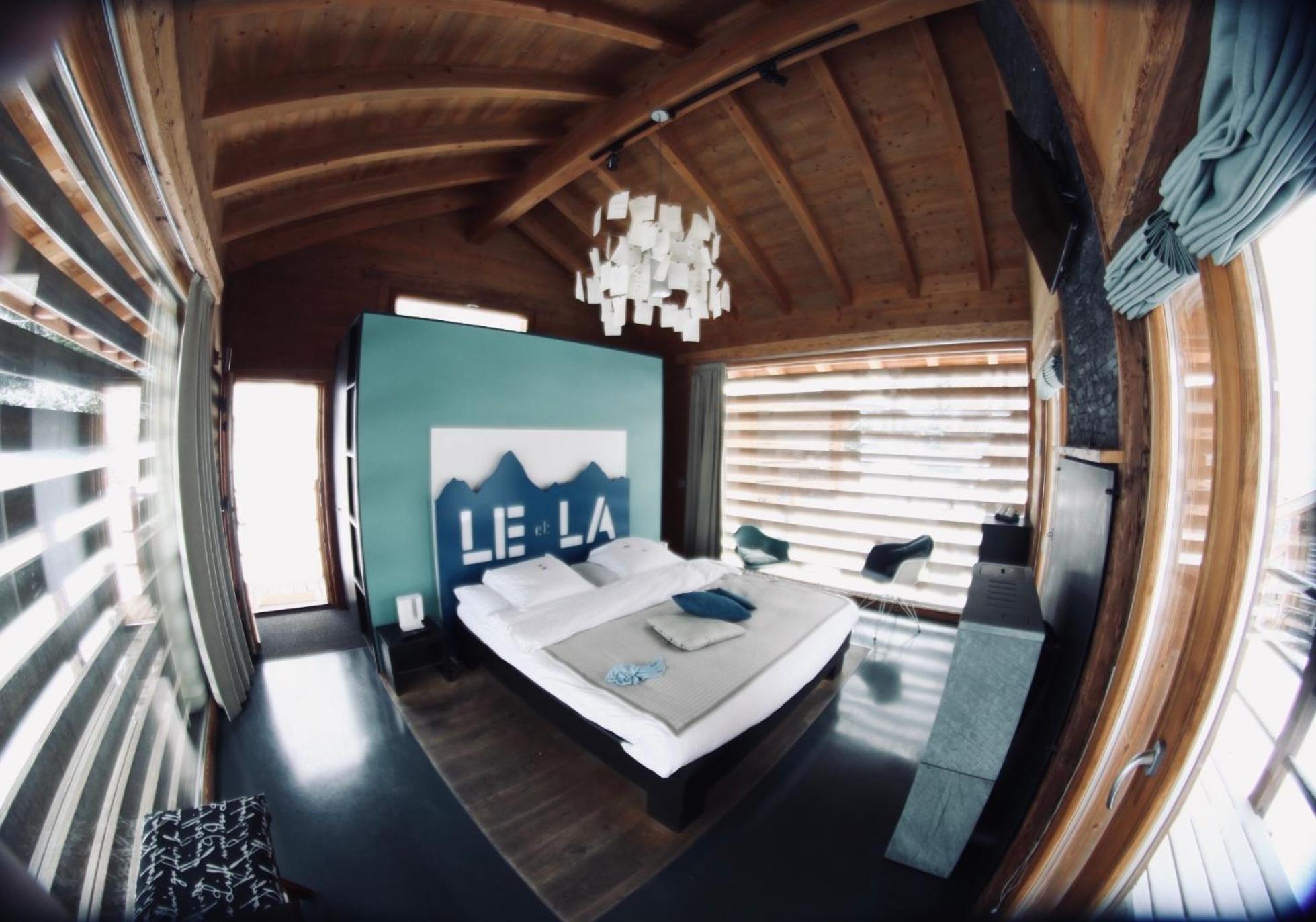 Superior Chalet 4 photo 2