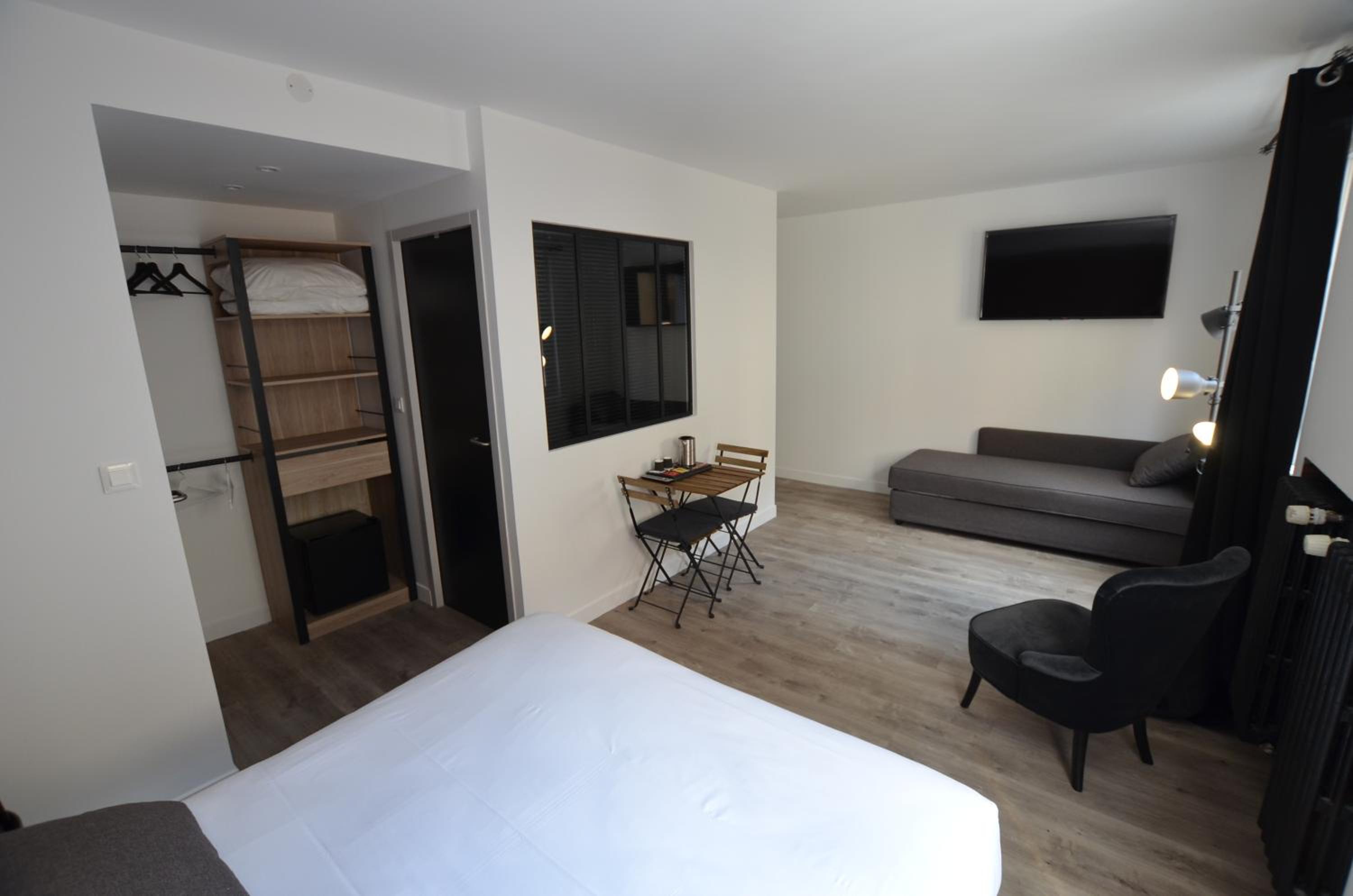 Double or Twin Room - Photo 12