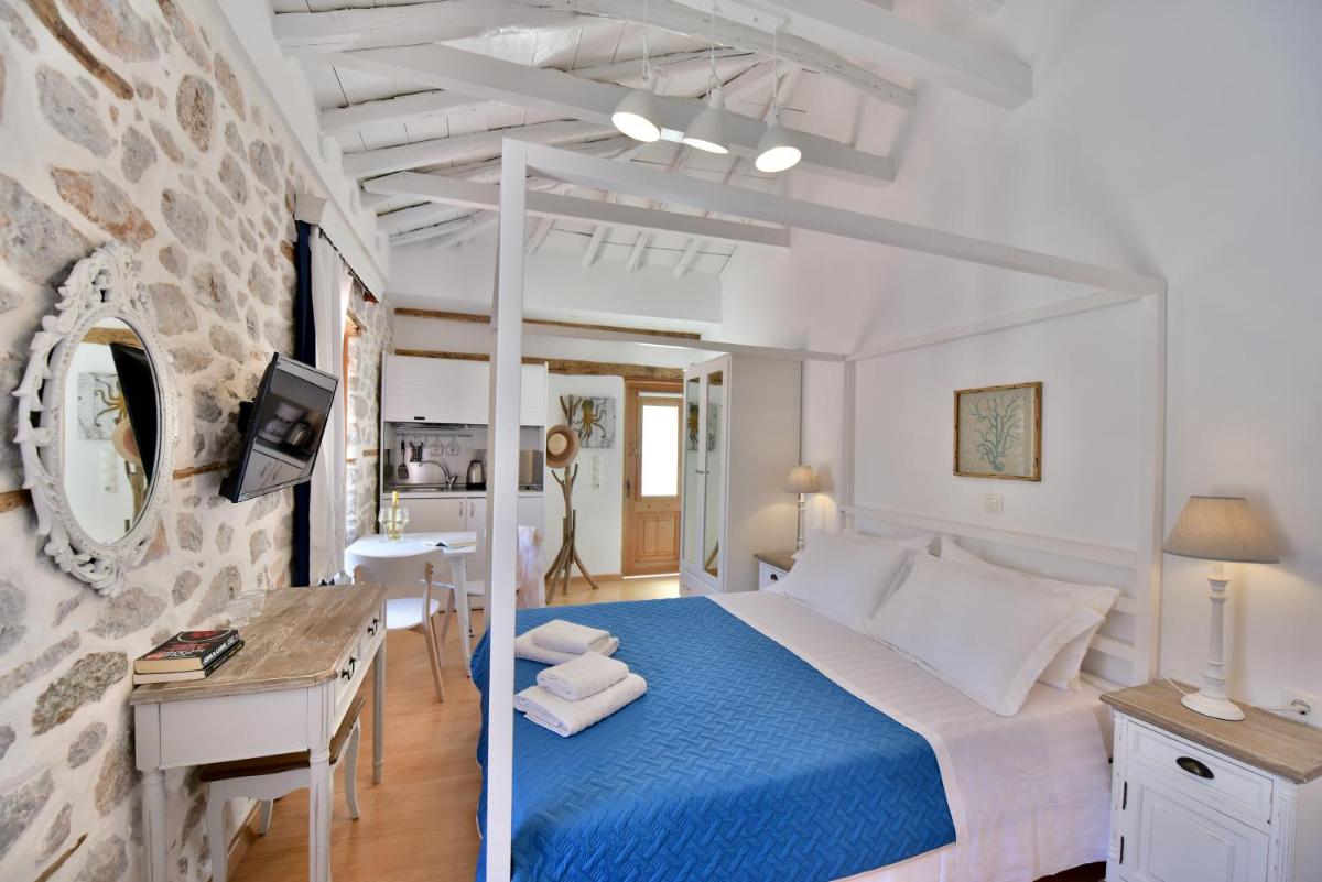 Studio Apartment with Port View photo 1