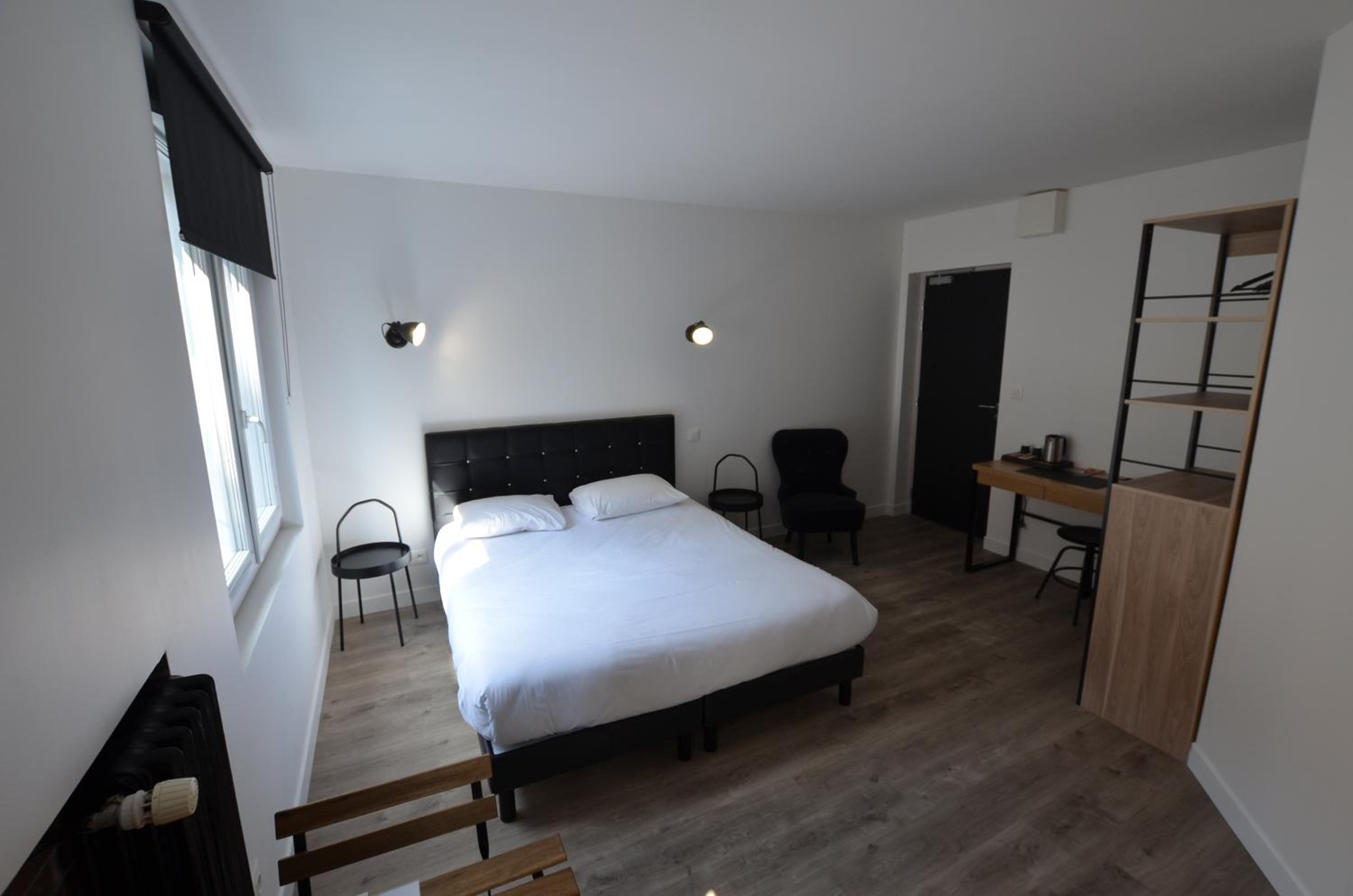 Double or Twin Room - Photo 11