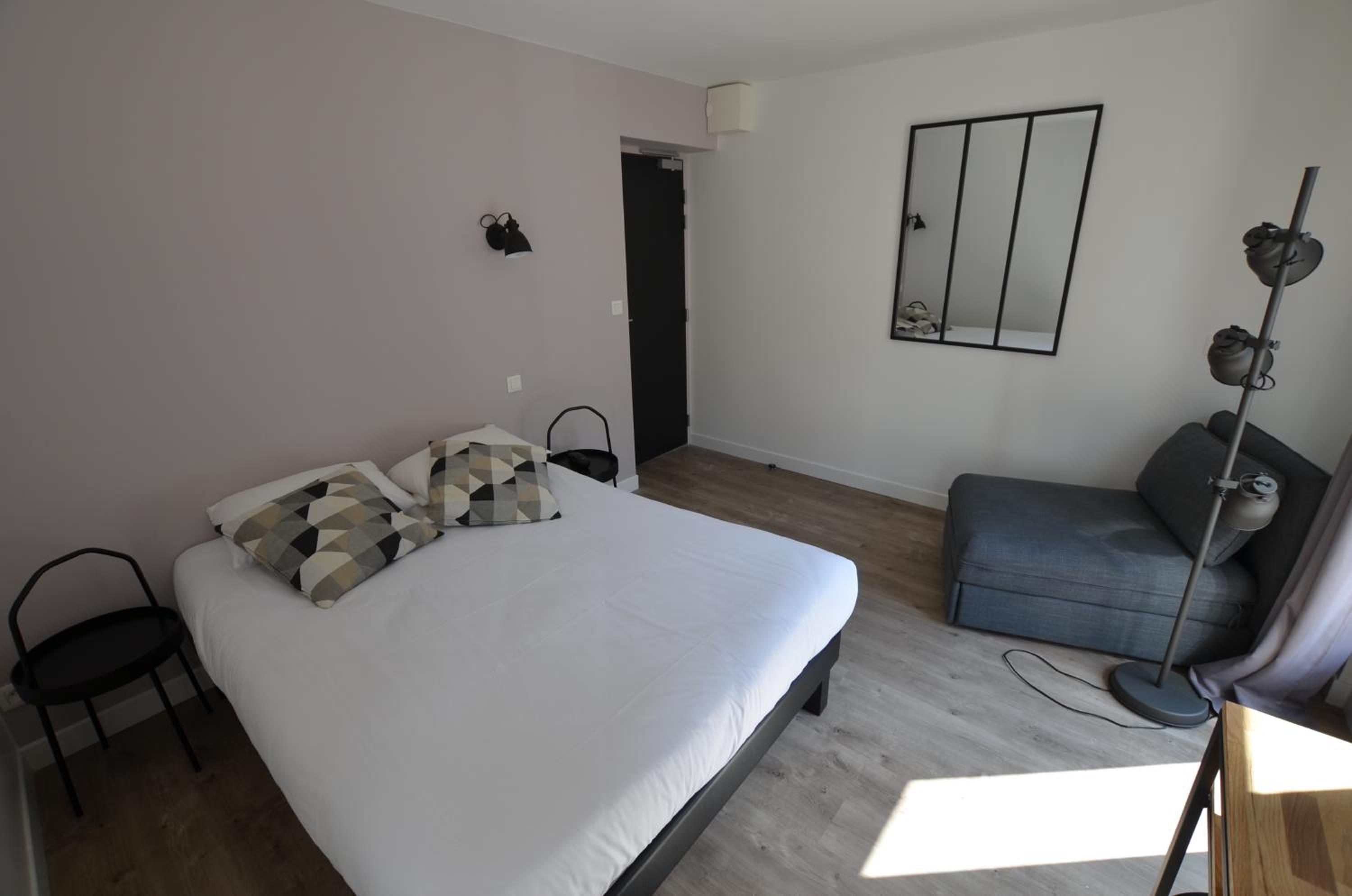 Double or Twin Room - Photo 10