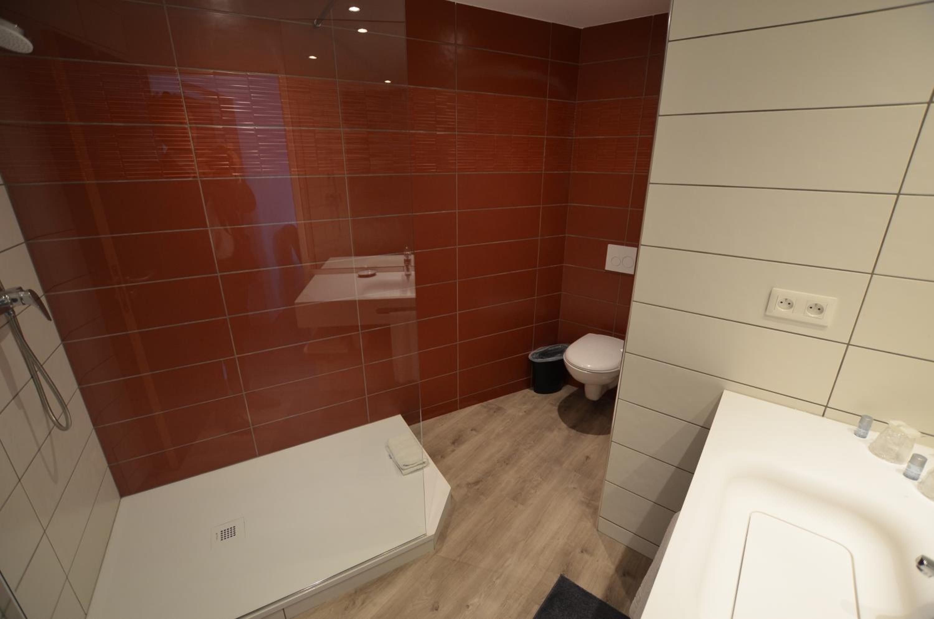 Double or Twin Room - Photo 7