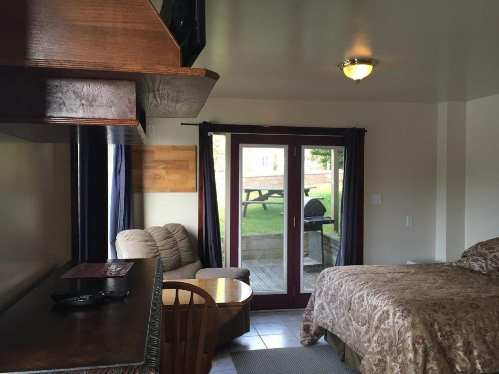 Deluxe Double or Twin Room with River View photo 3