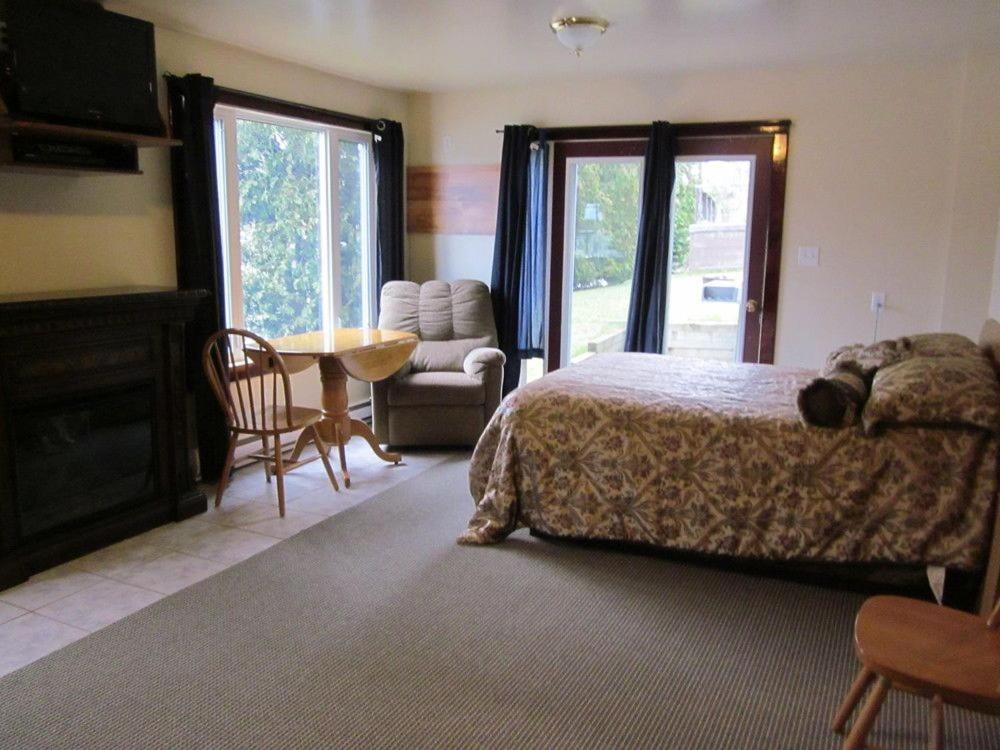 Deluxe Double or Twin Room with River View photo 2