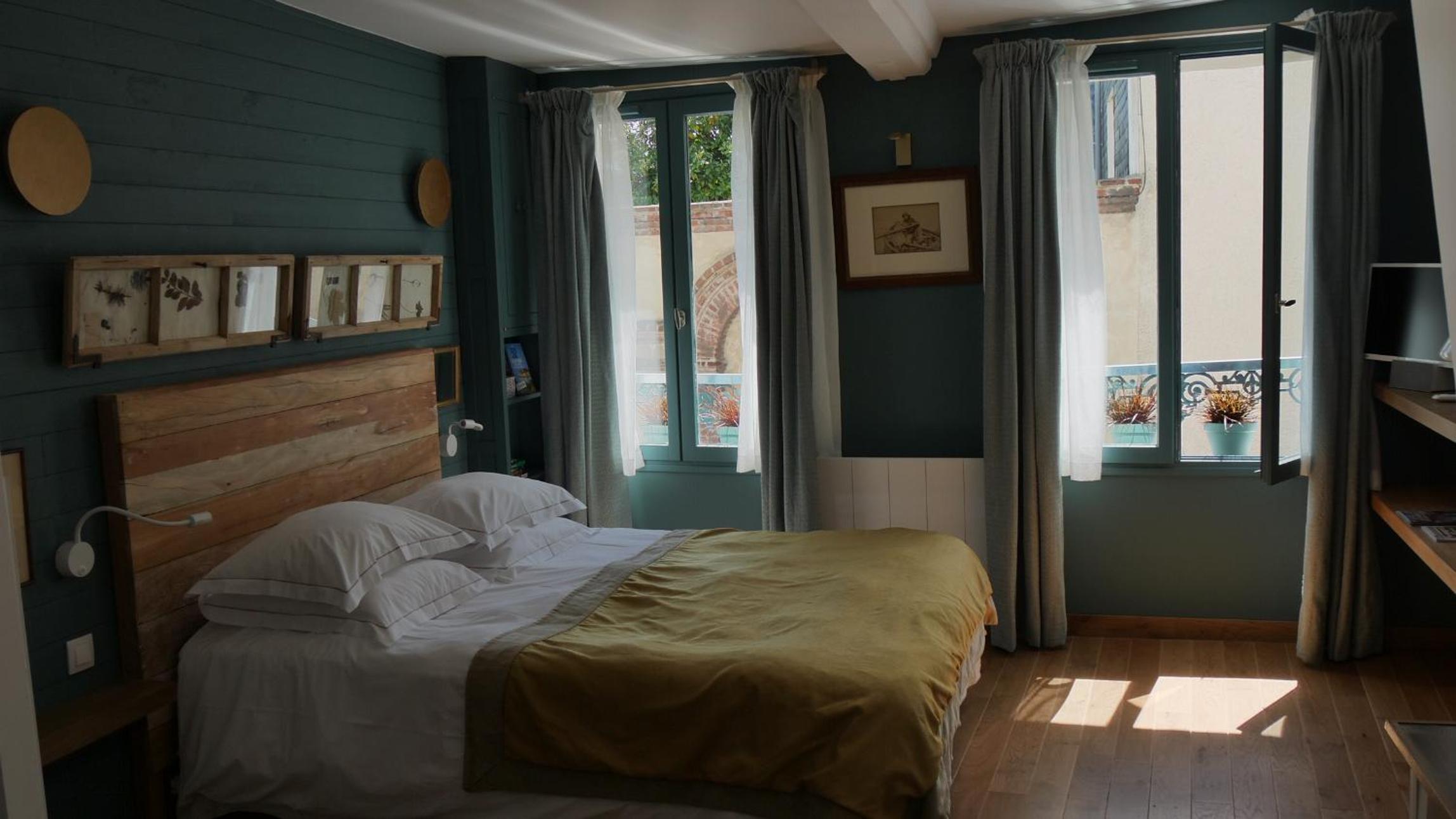 One-Bedroom Apartment - Photo 12