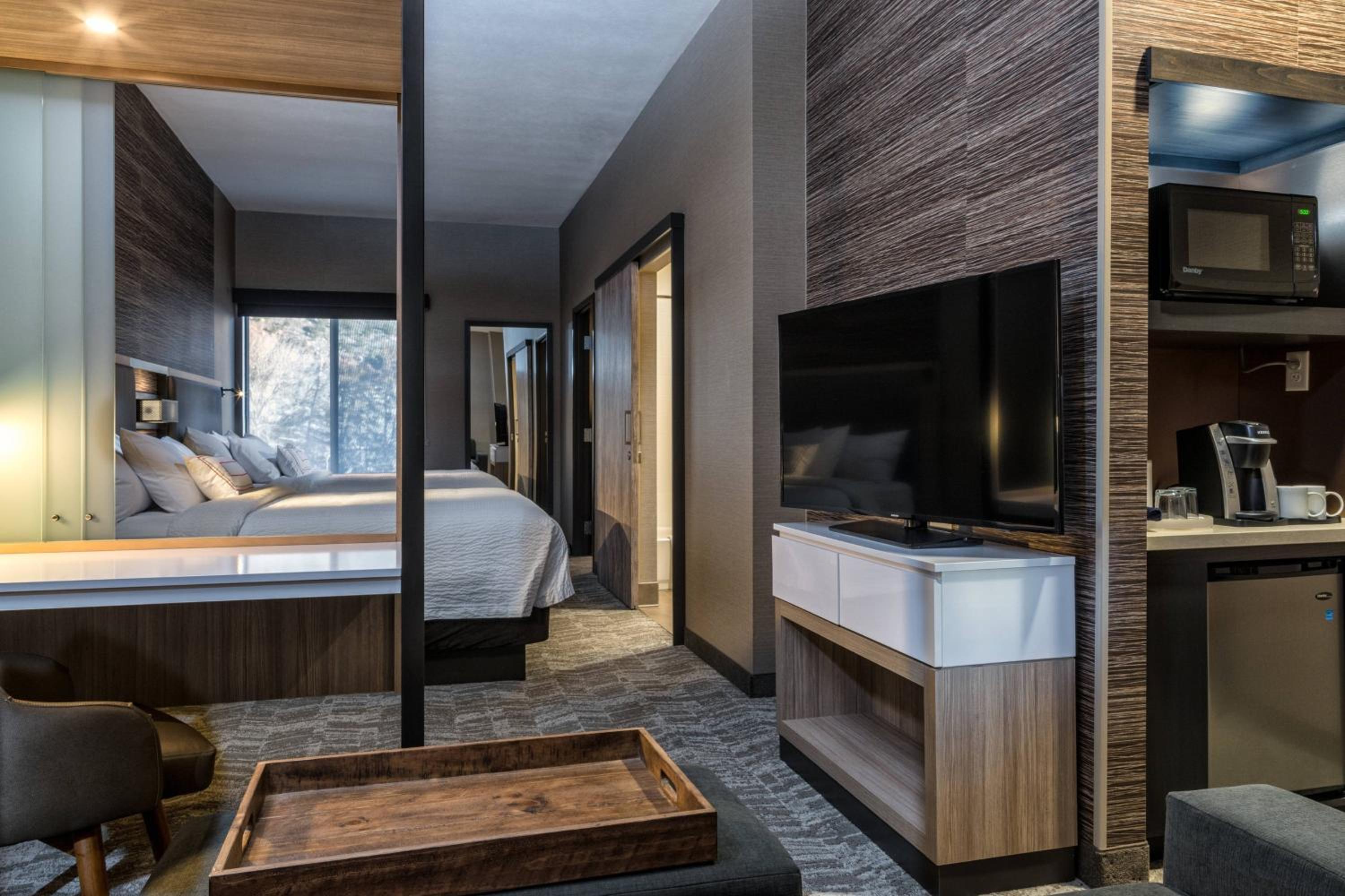 Queen Suite with Two Queen Beds, Roll-In Shower and Trundle Sofa - Mobility Access/Hearing Accessible