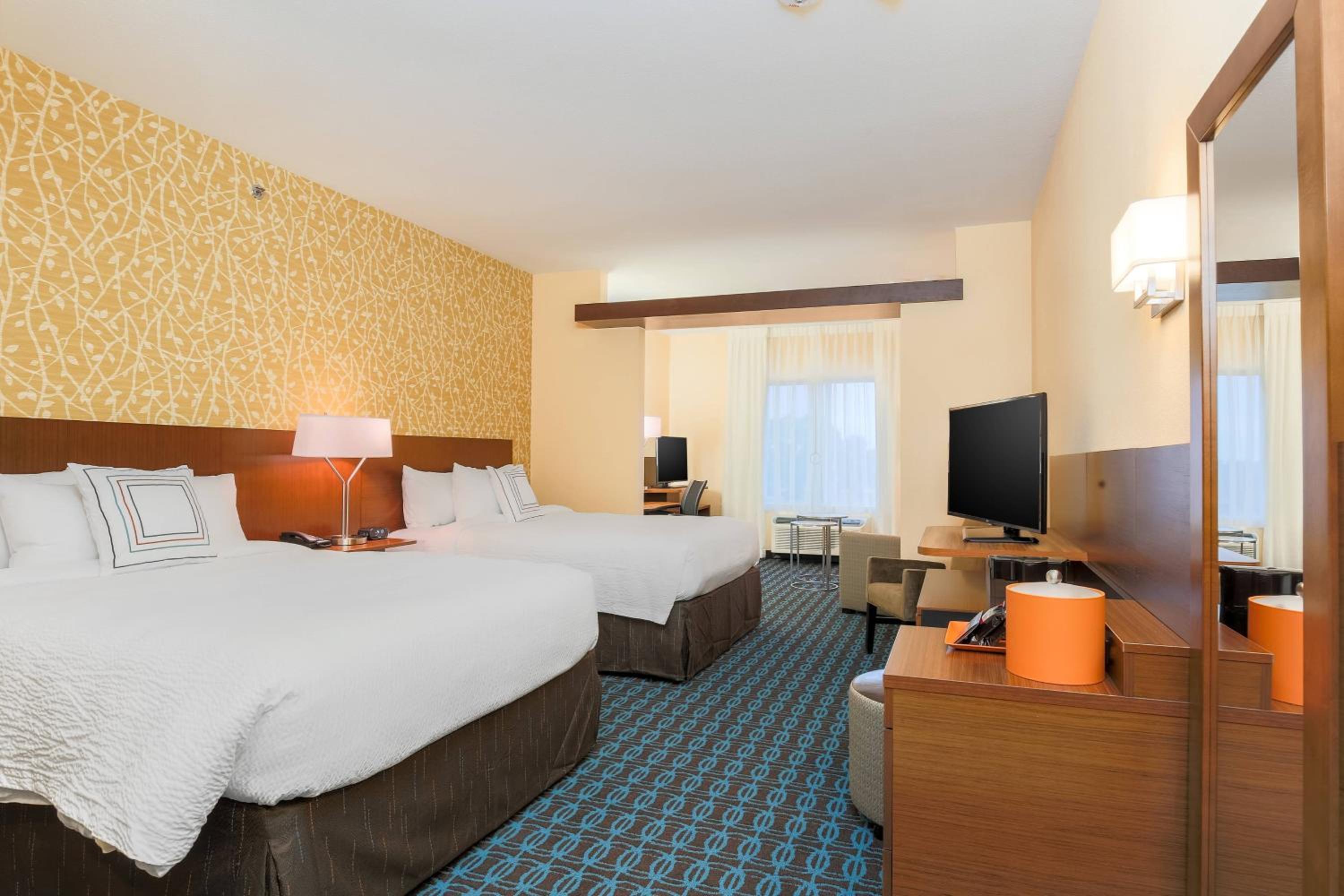 Studio with Two Queen Beds, Roll-In Shower and Sofa Bed - Mobility Access/Hearing Accessible