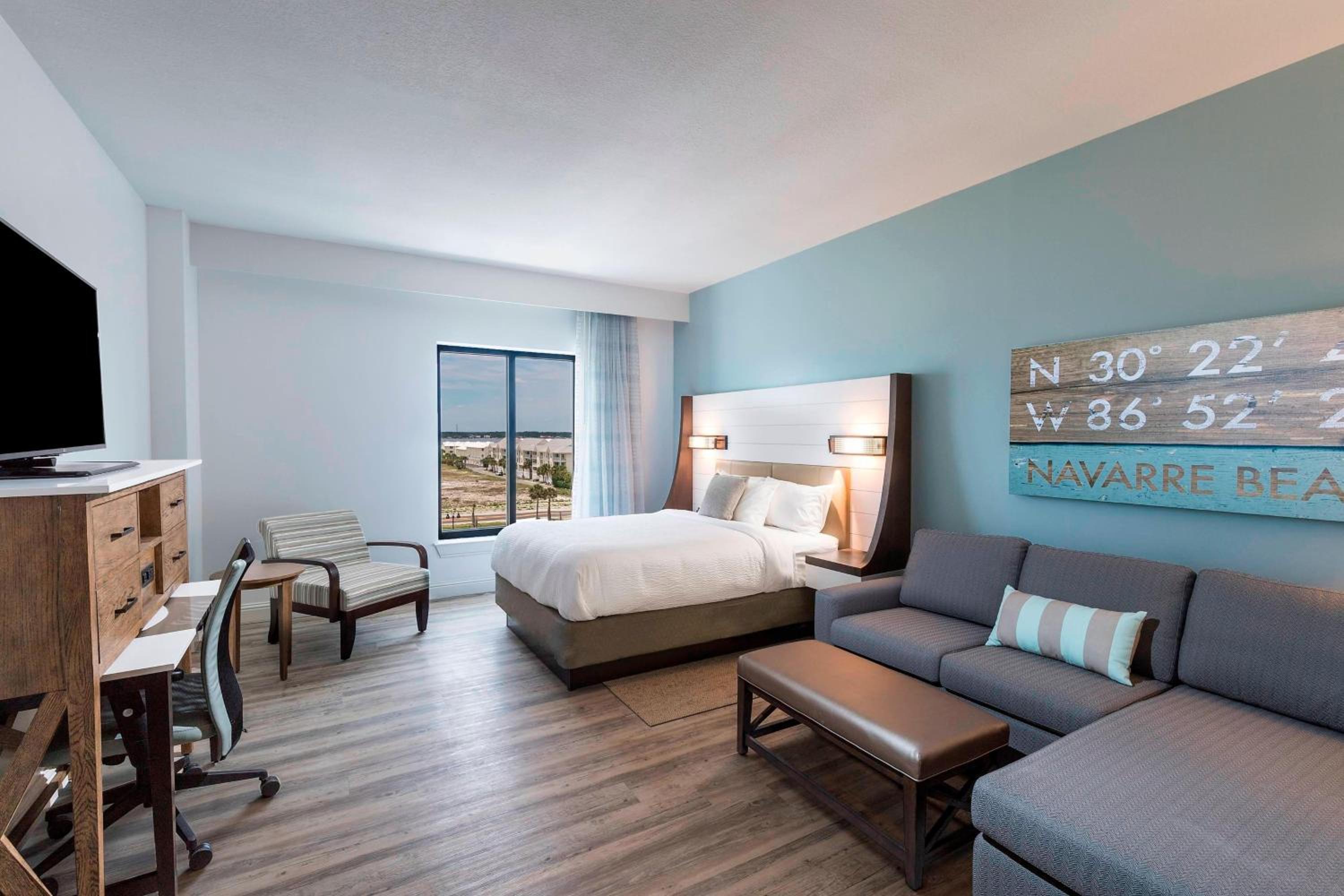 Queen Suite with Two Queen Beds and Bay View - Hearing Accessible