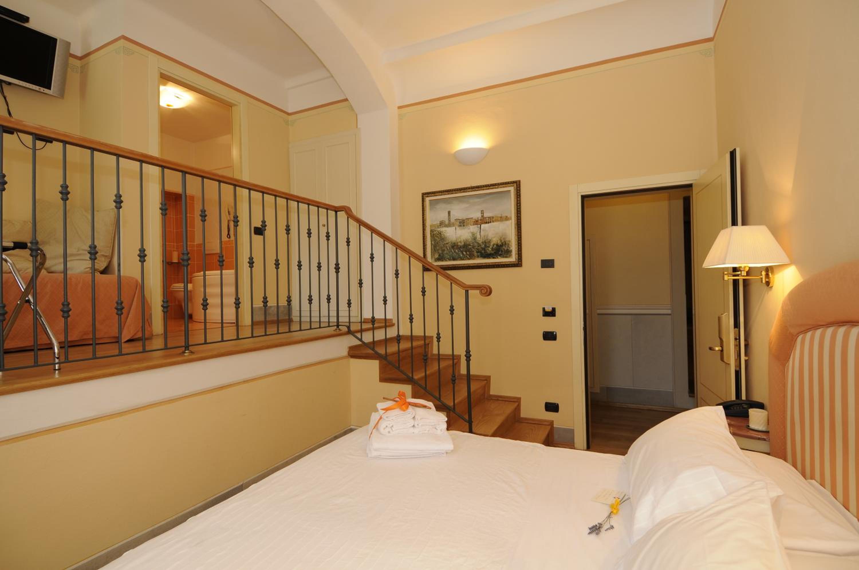 Deluxe Double Room - Photo 7