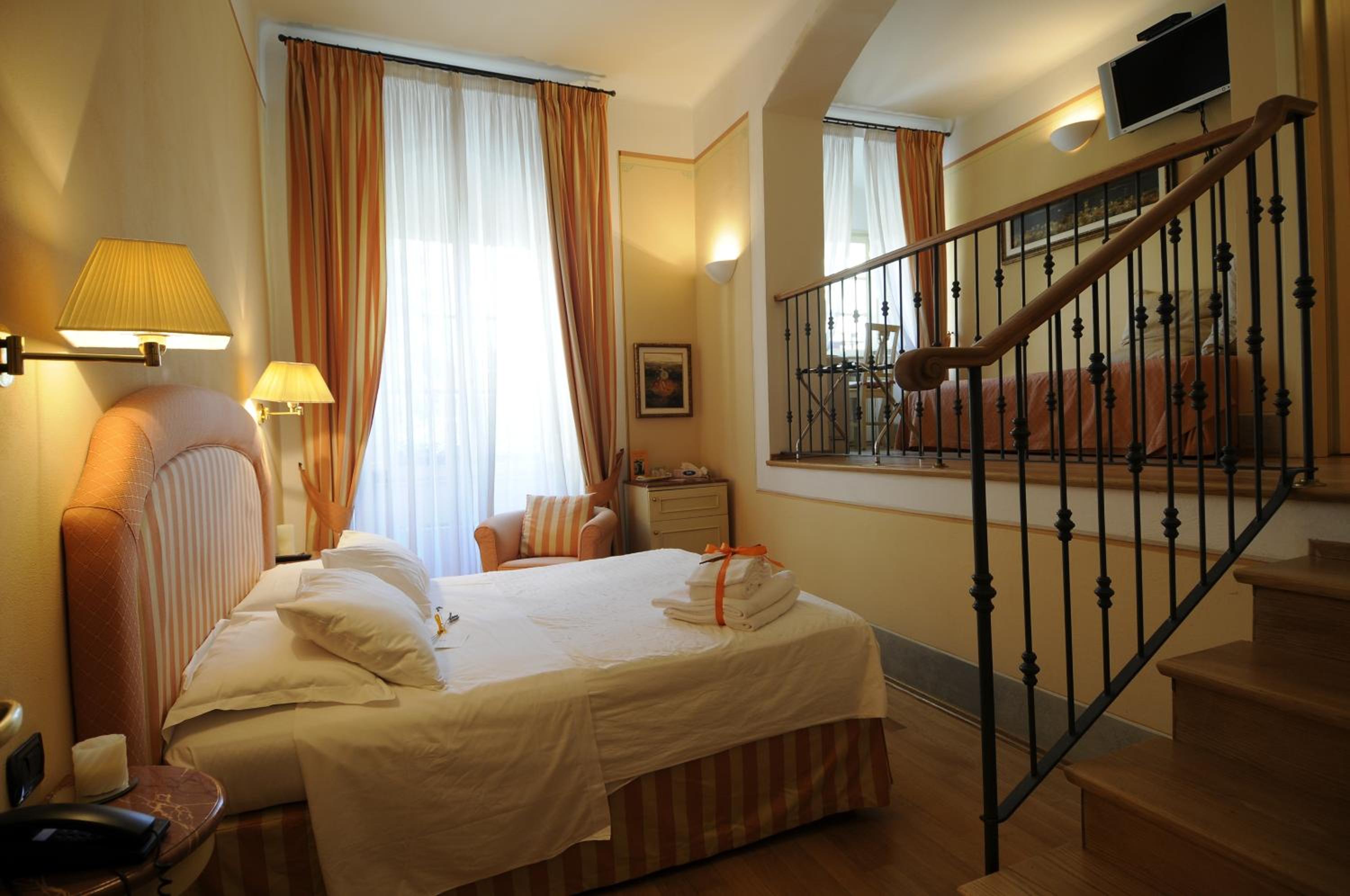 Deluxe Double Room - Photo 10