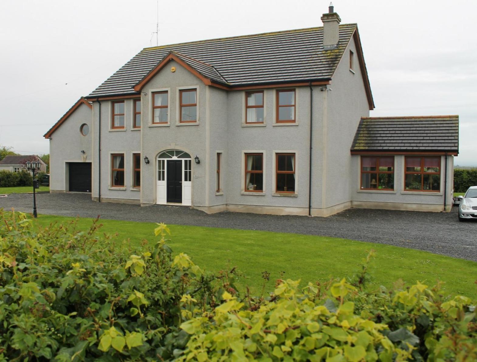 Four-Bedroom House photo 2