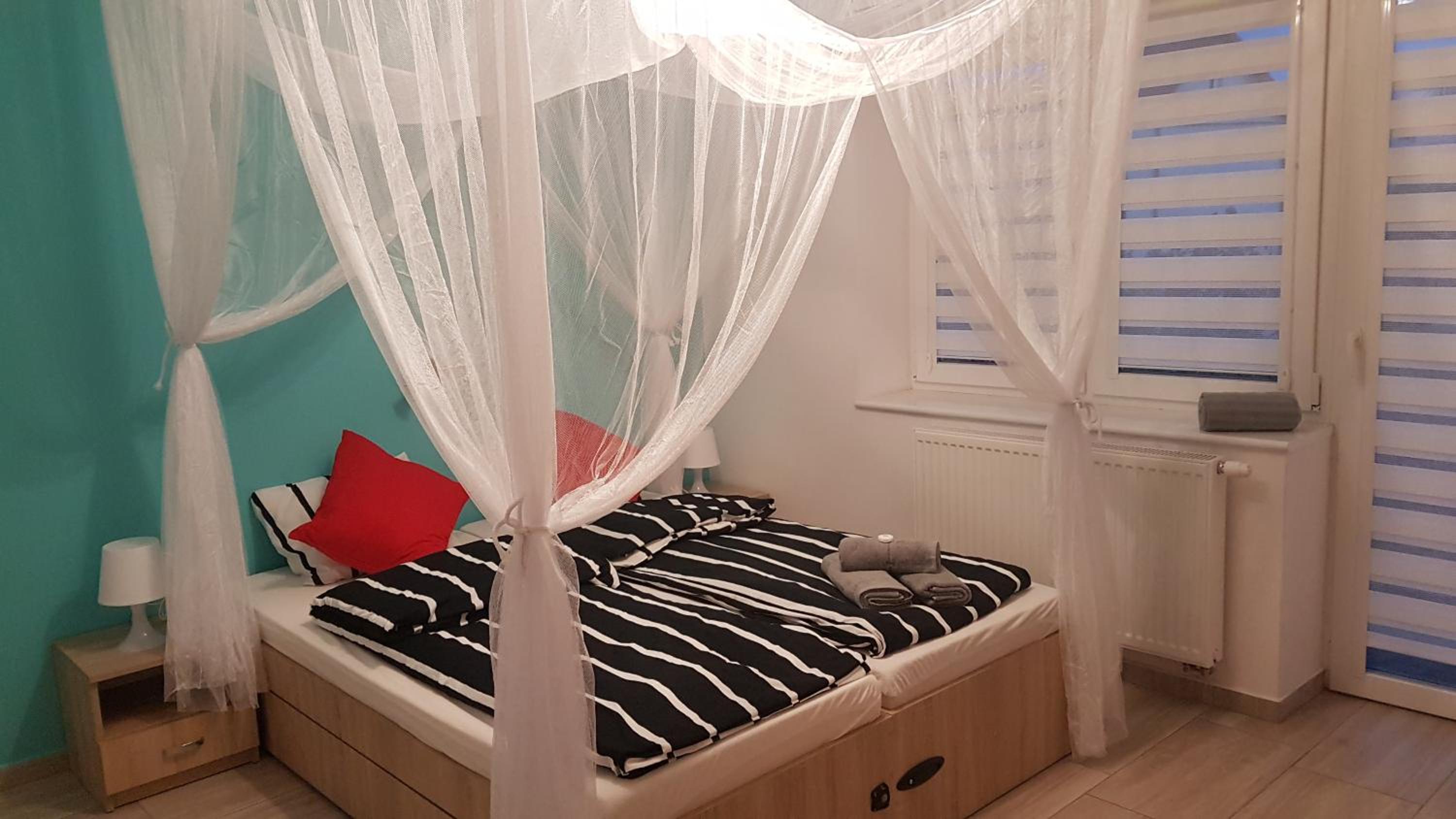 Double Room with Balcony - Photo 6