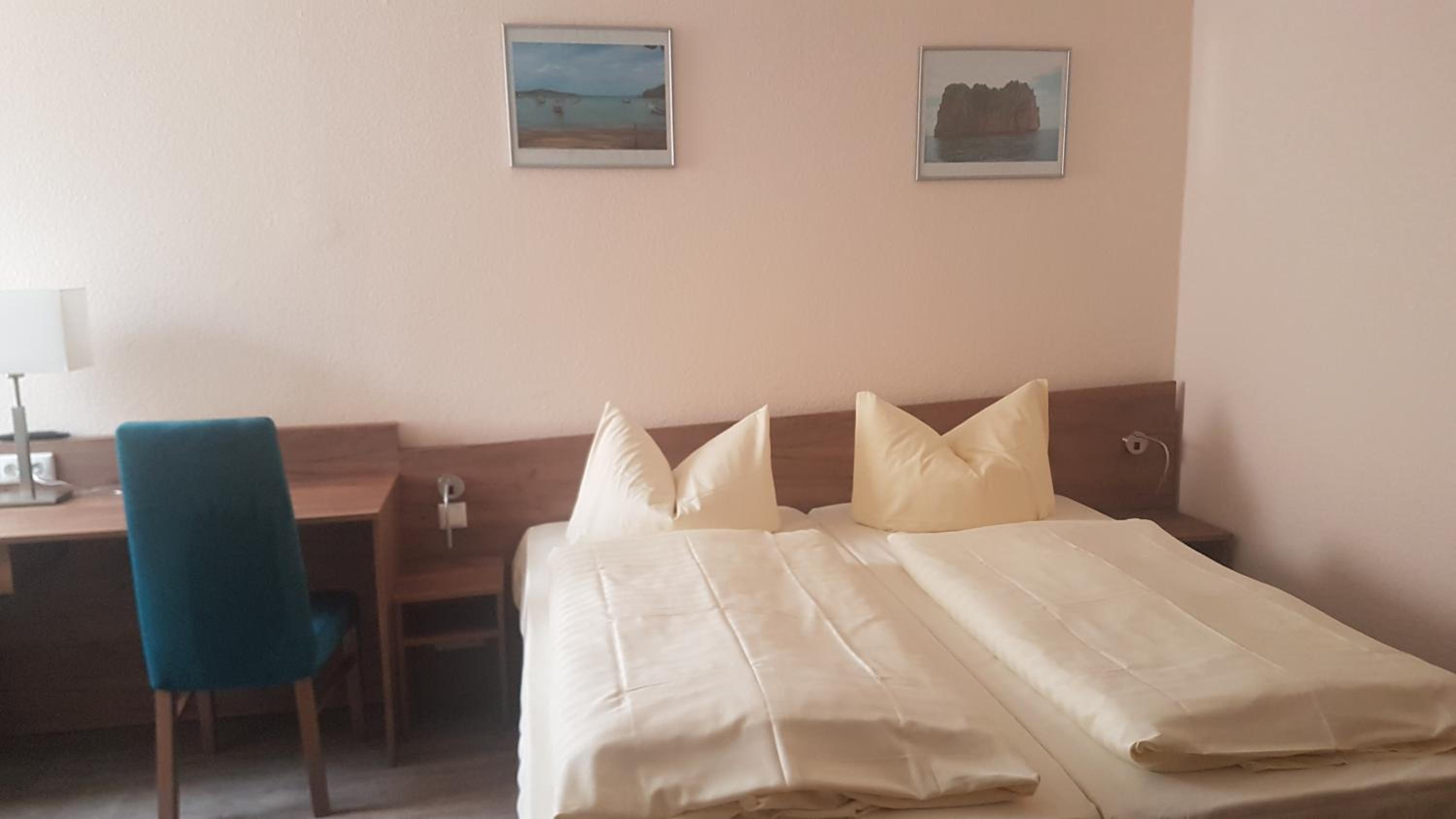 Double Room with Private Bathroom photo 3