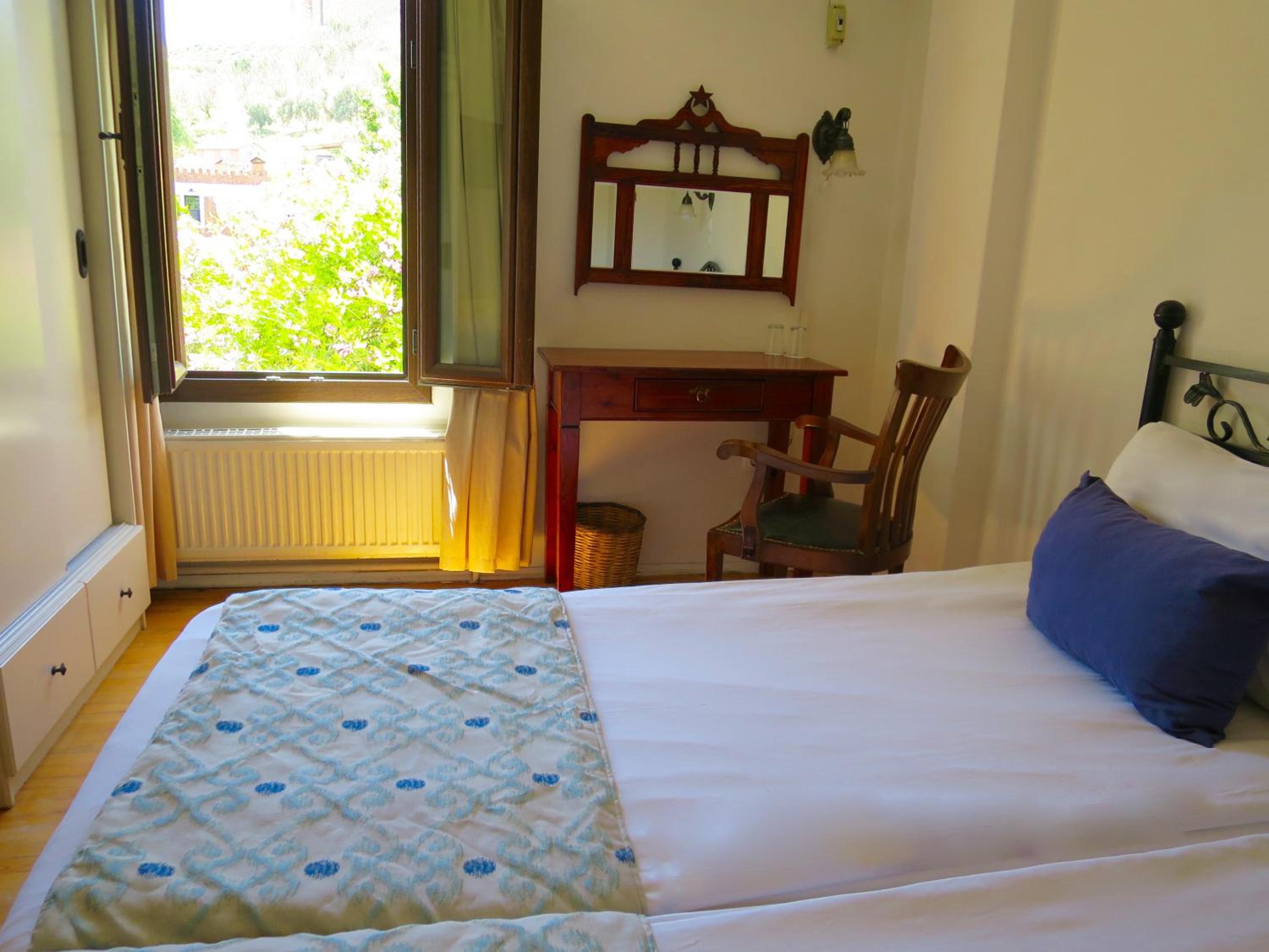 Economy Double or Twin Room - Photo 7