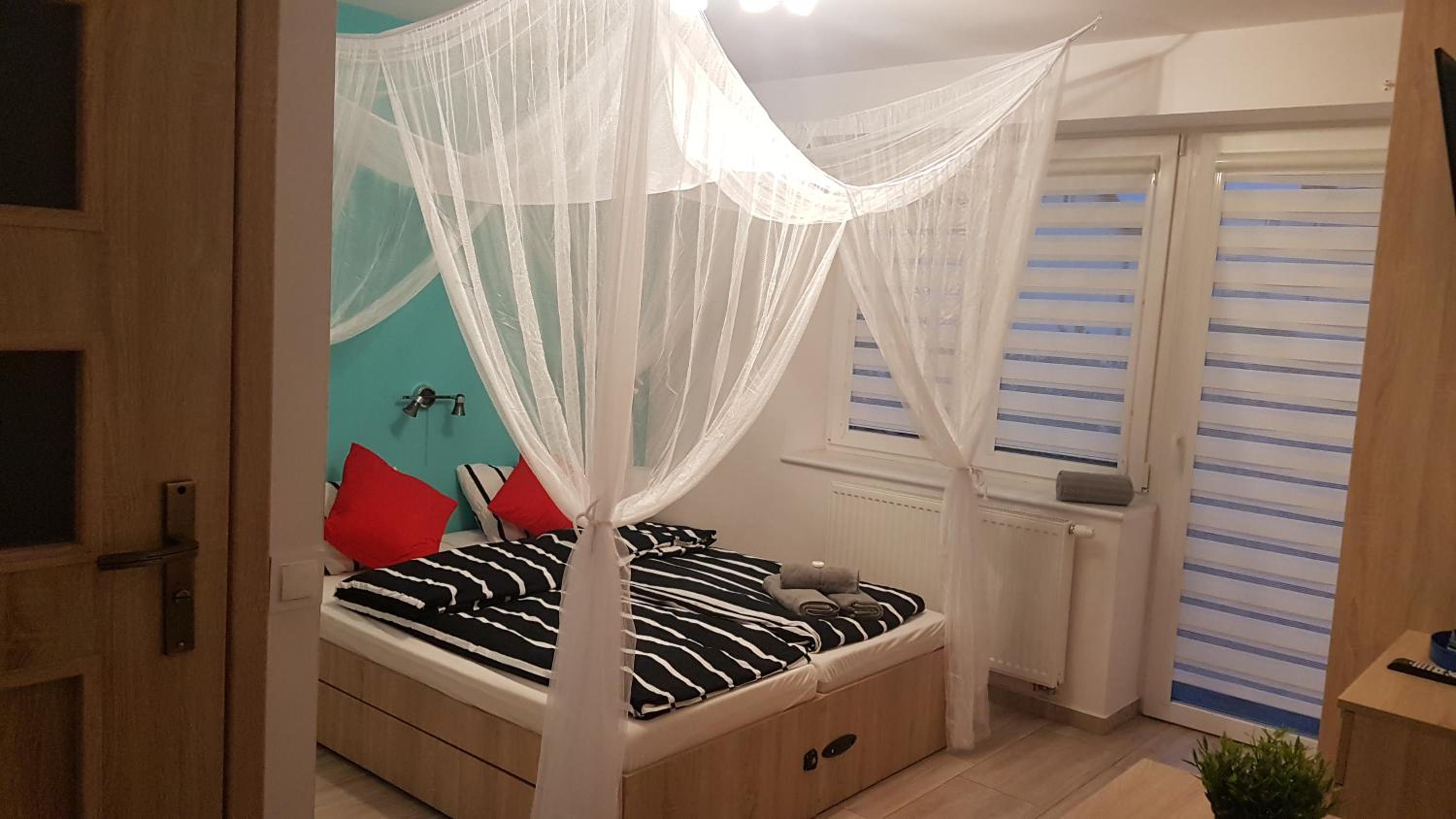 Double Room with Balcony - Photo 7