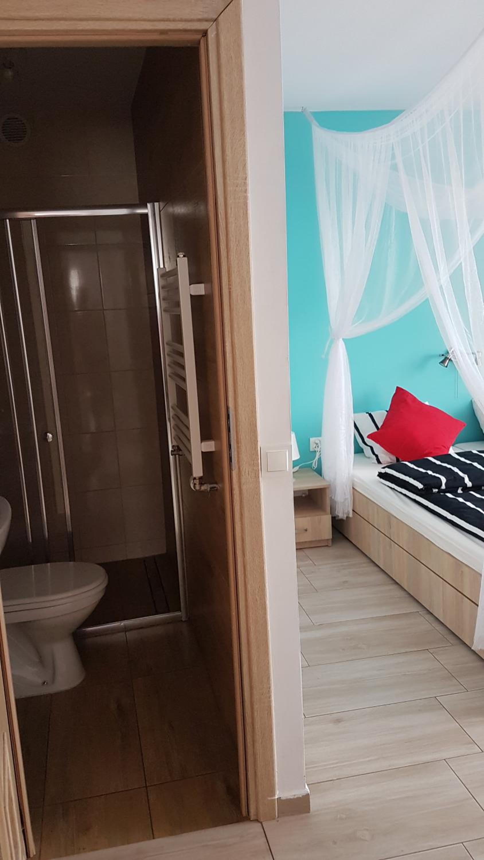 Double Room with Balcony - Photo 4