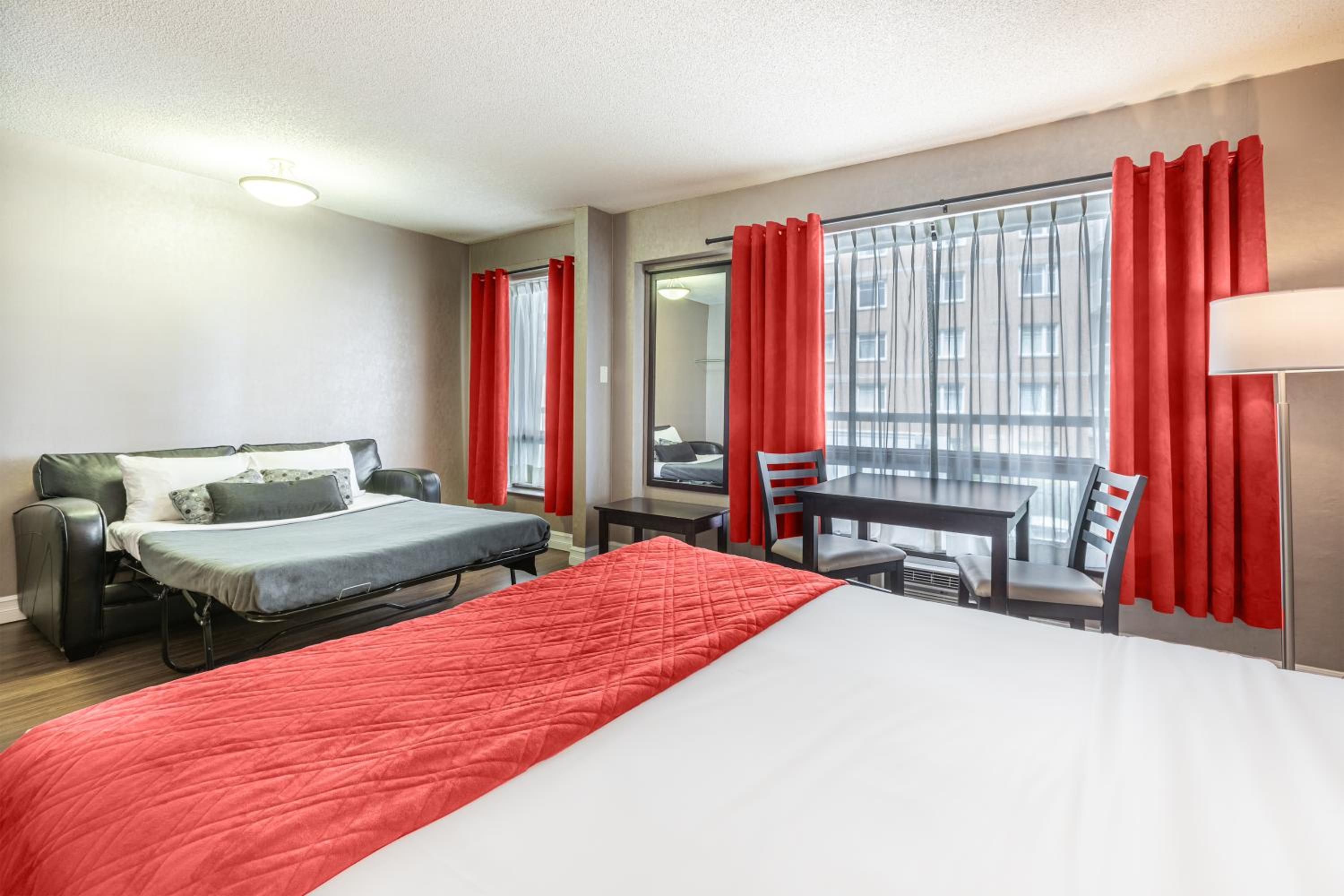 Deluxe Room with Two Queen Beds - Photo 4