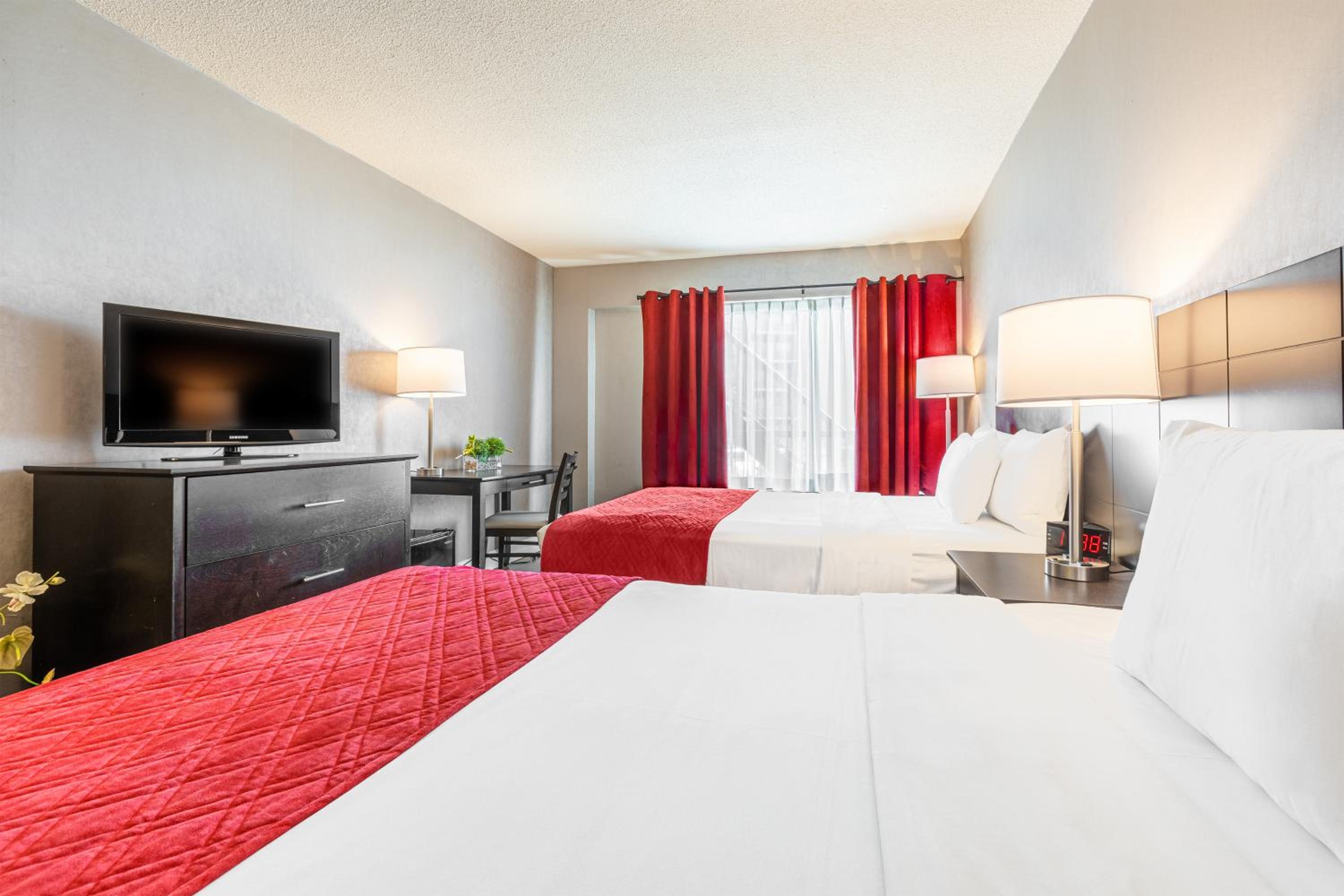 Standard Room with Two Queen Beds - Photo 1