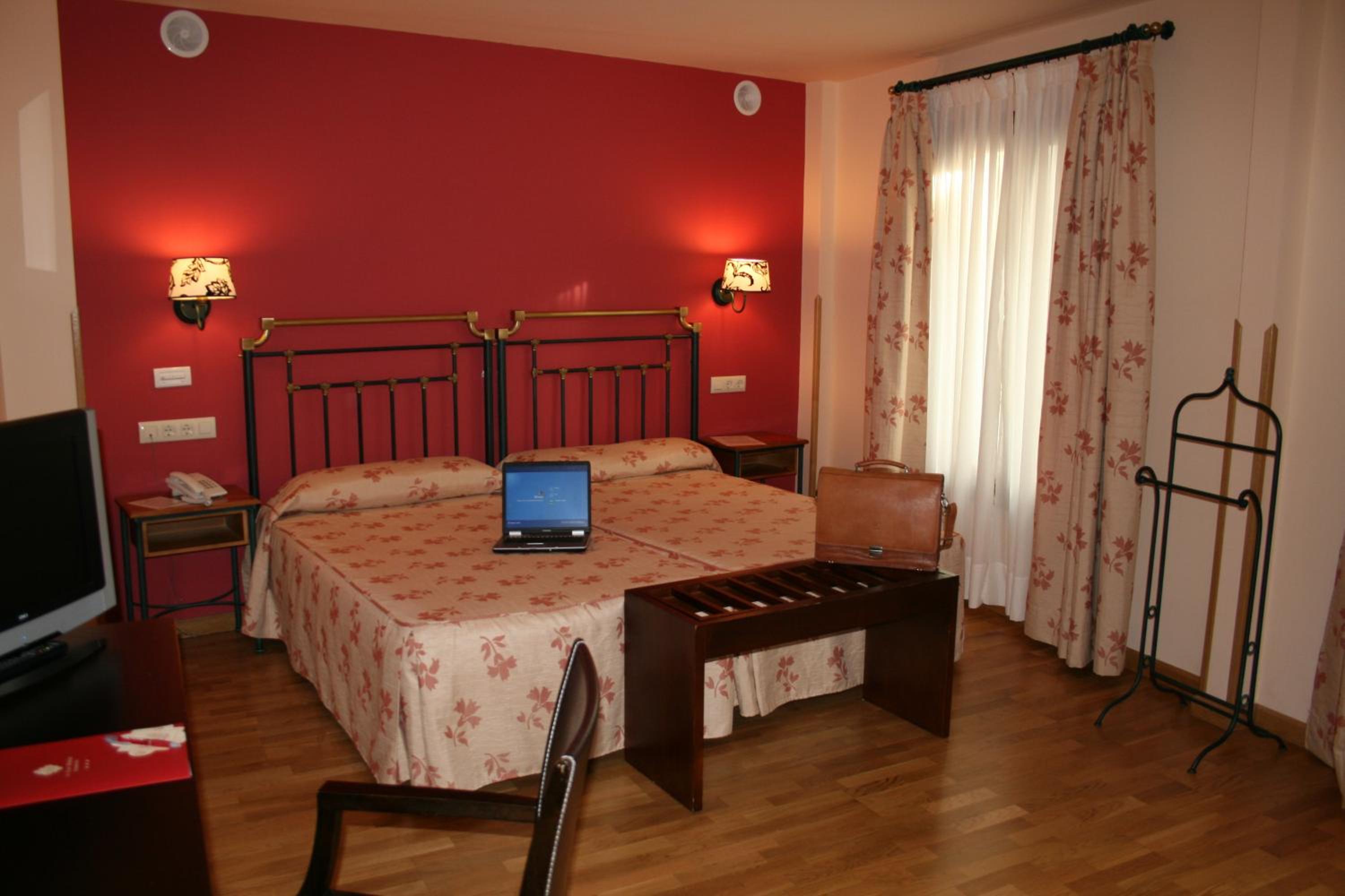 Triple Room - Photo 1