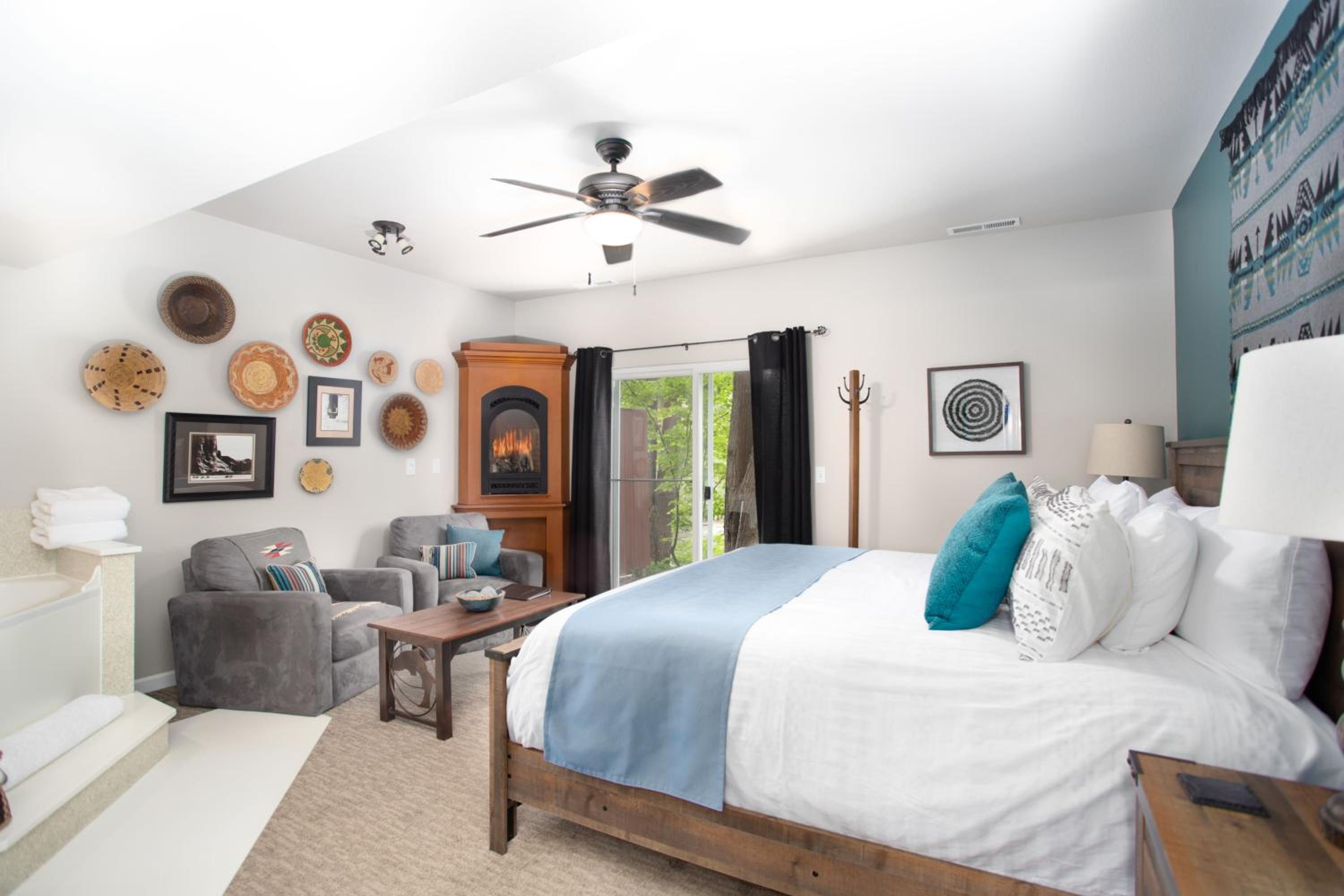 Columbia Suite On The River (Located On Icicle Road, 1.5 Miles From The Obertal Inn And 1.5 Miles From Downtown Leavenworth)