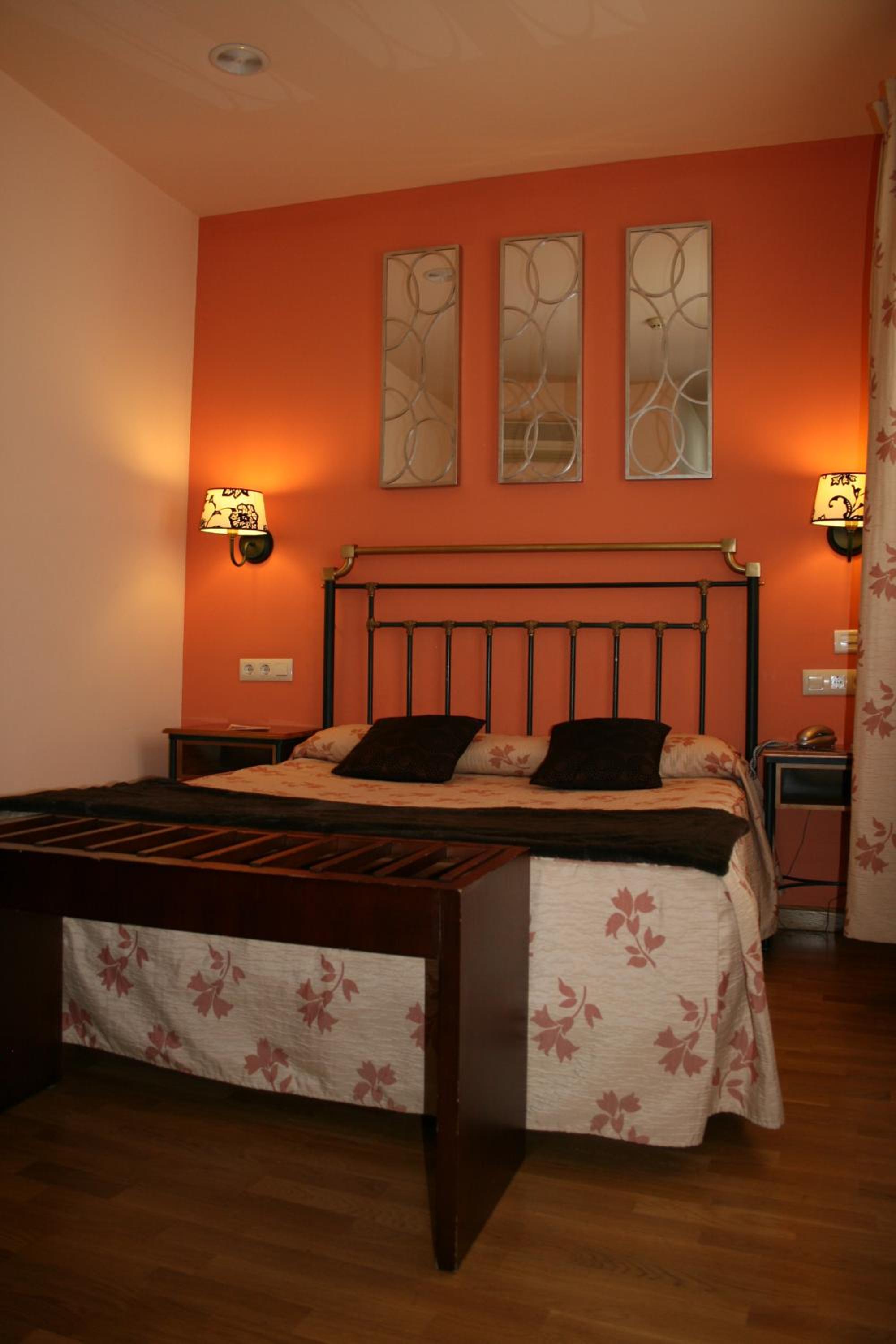 Double or Twin Room - Photo 8