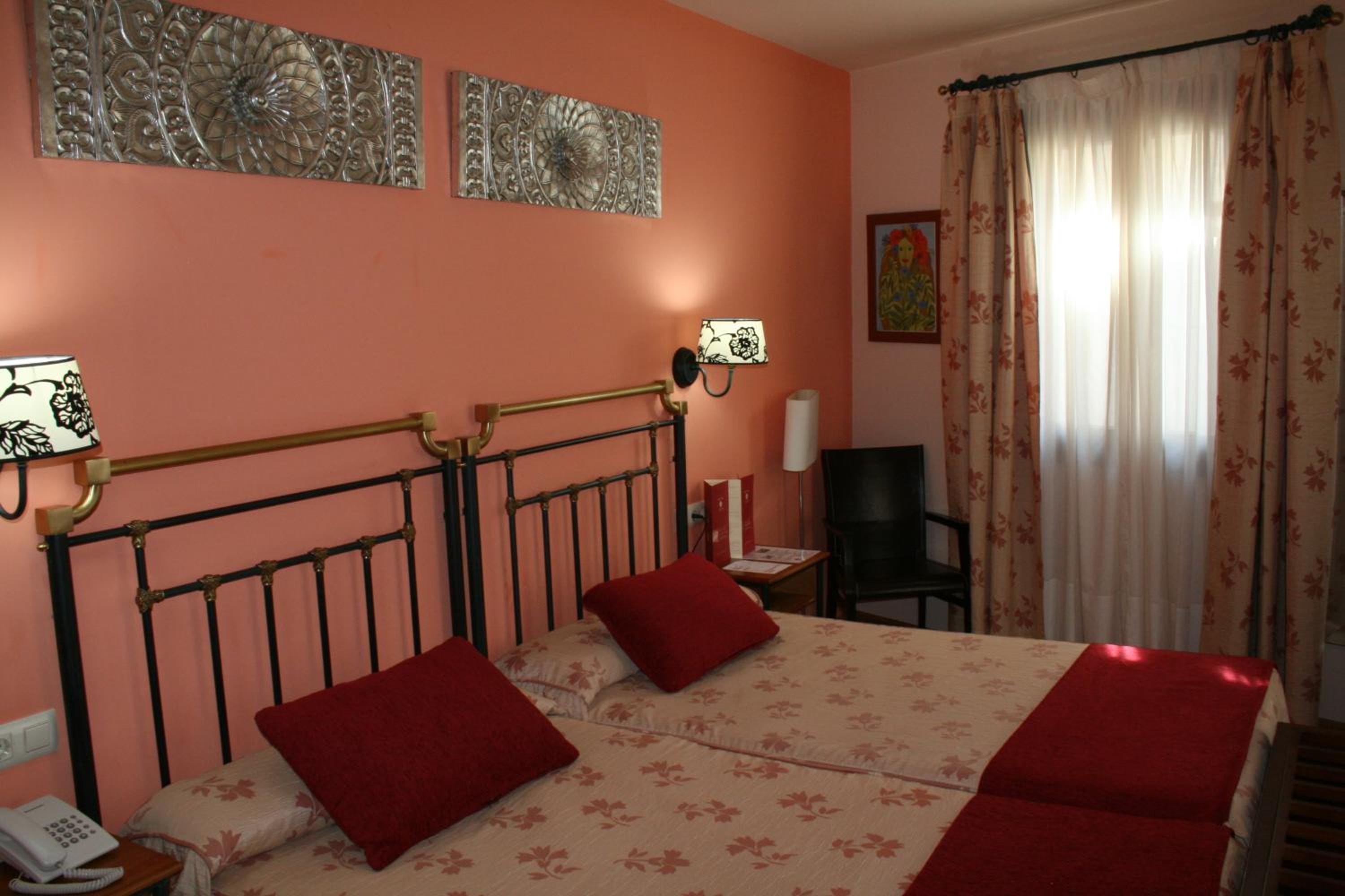 Double or Twin Room - Photo 7