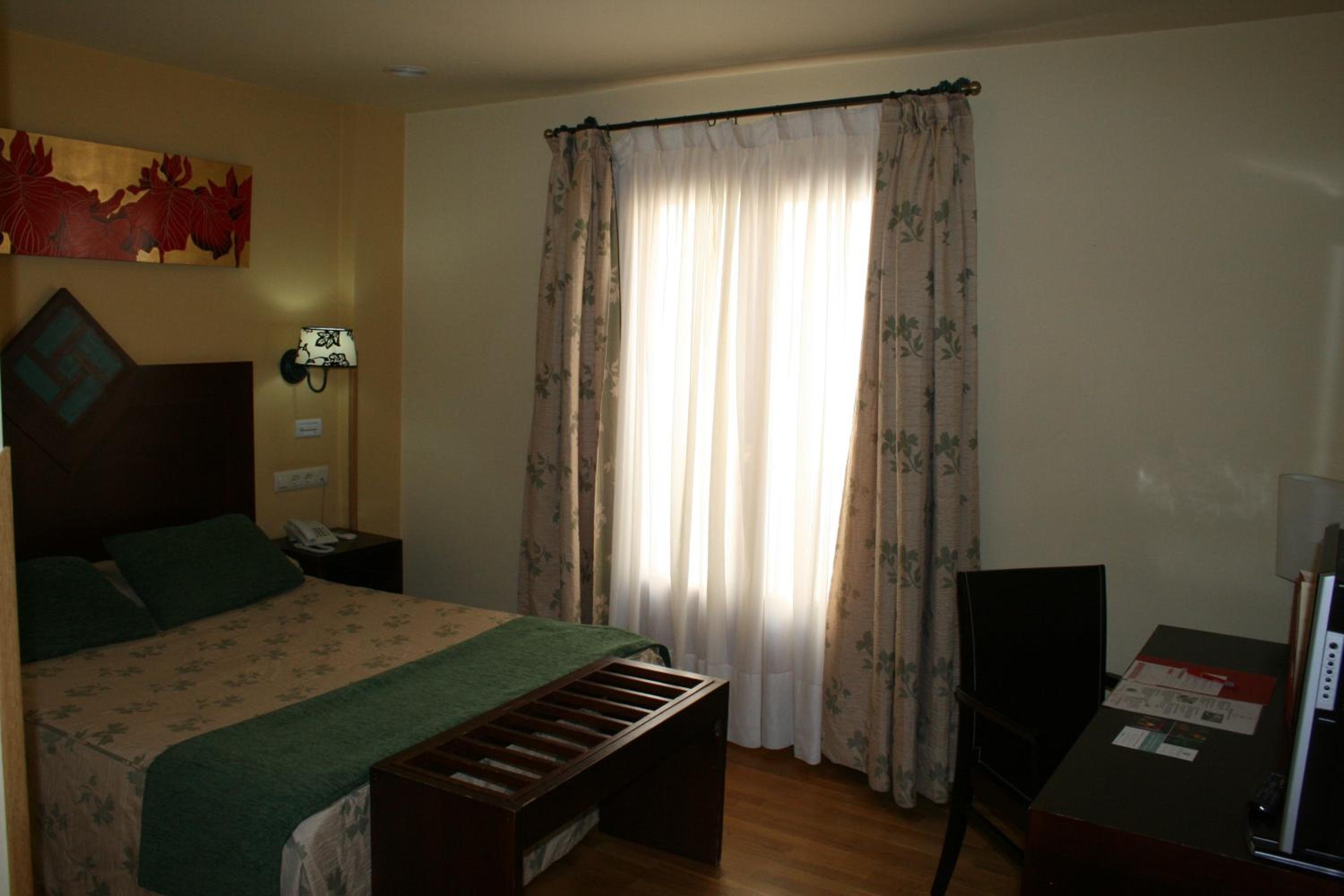Double or Twin Room - Photo 2