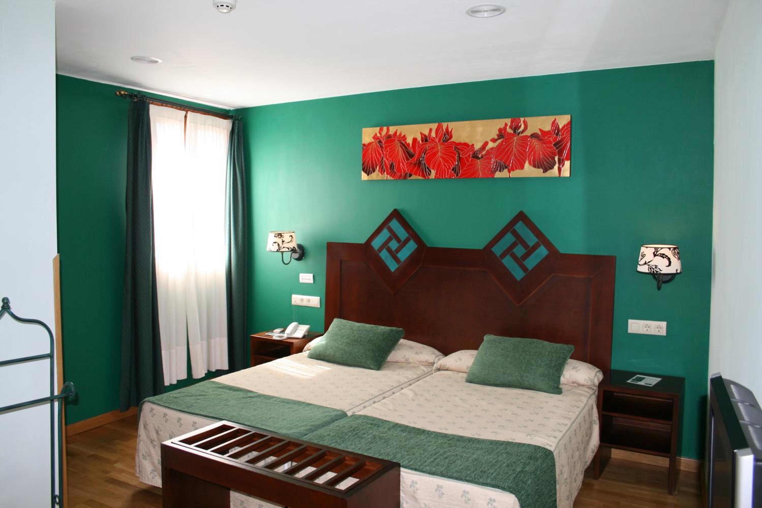 Double or Twin Room - Photo 11