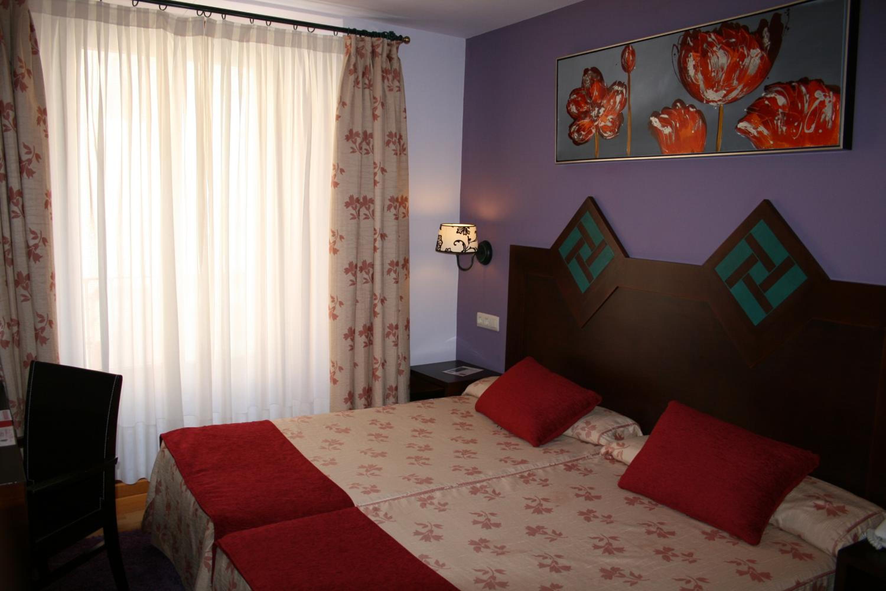 Double or Twin Room - Photo 9