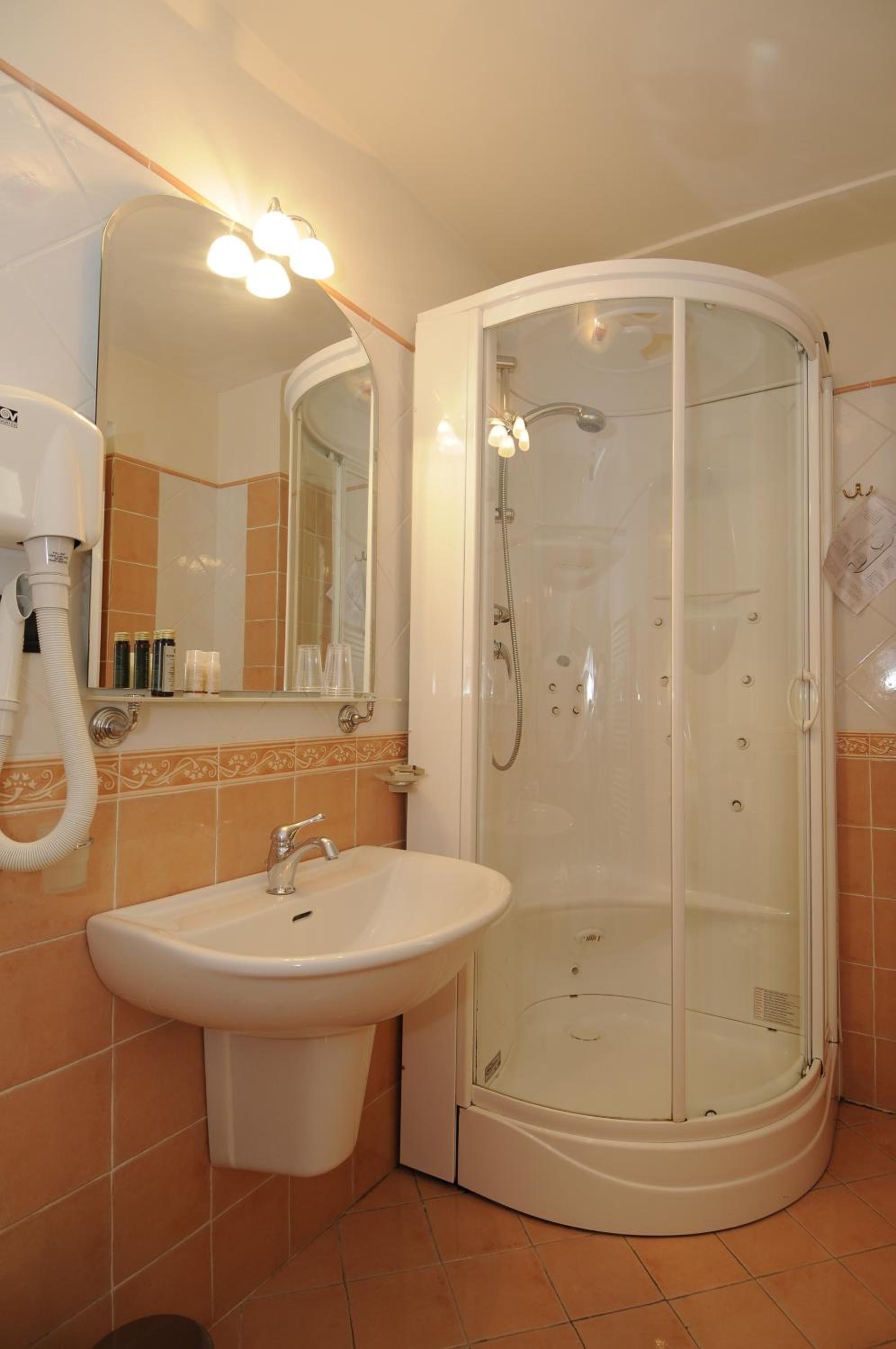 Classic Double or Twin Room - Photo 2