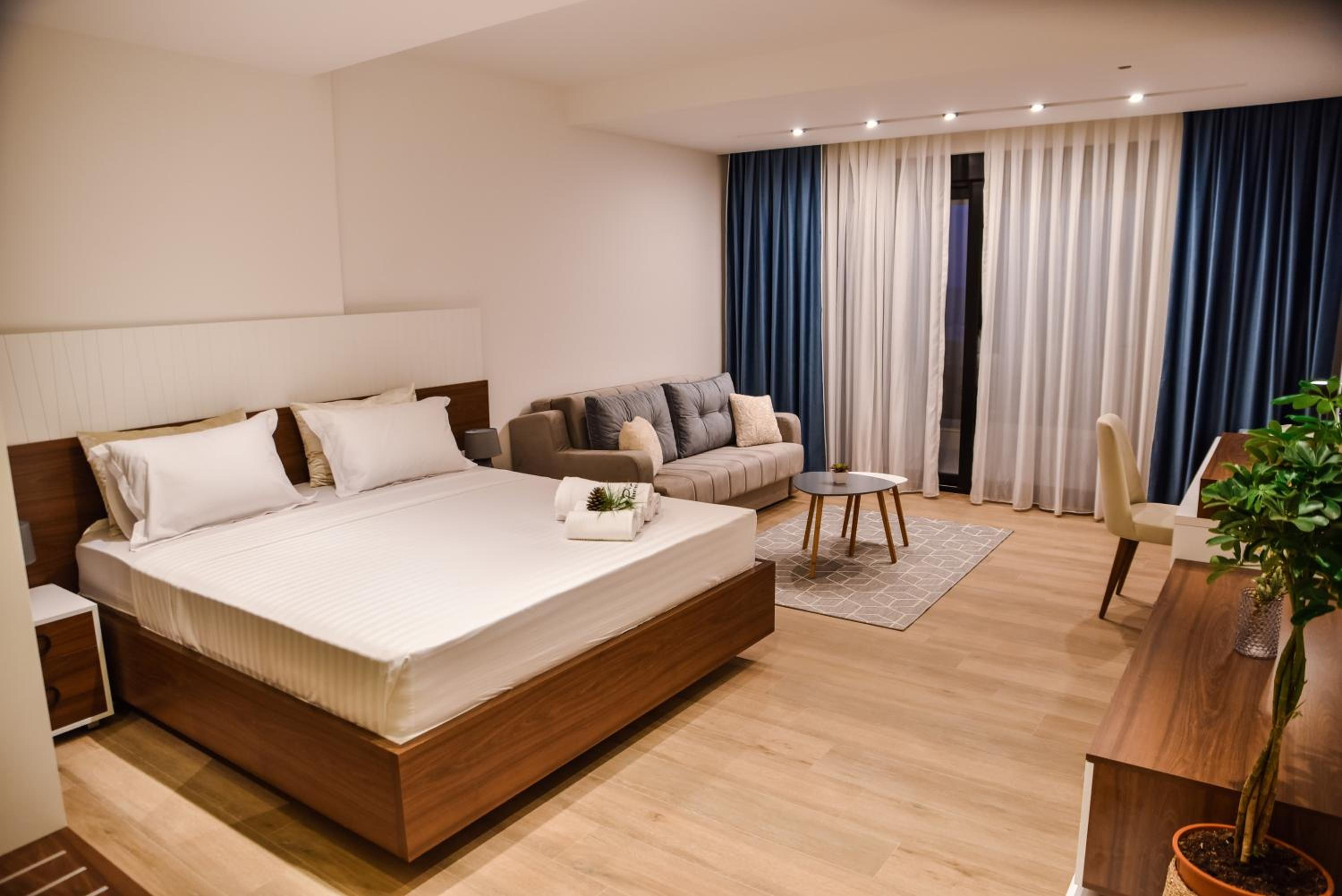 Deluxe Double Room with Balcony and Sea View