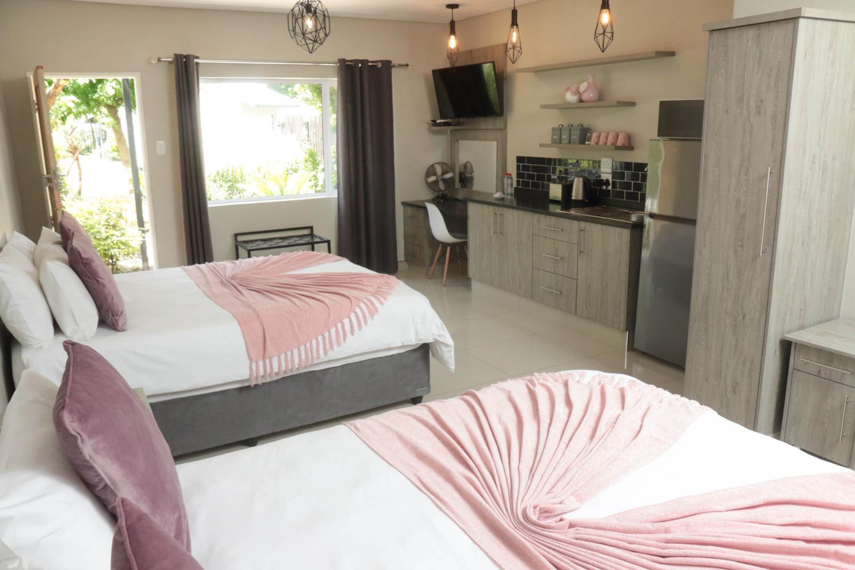 Double Room with Extra Bed - Photo 7