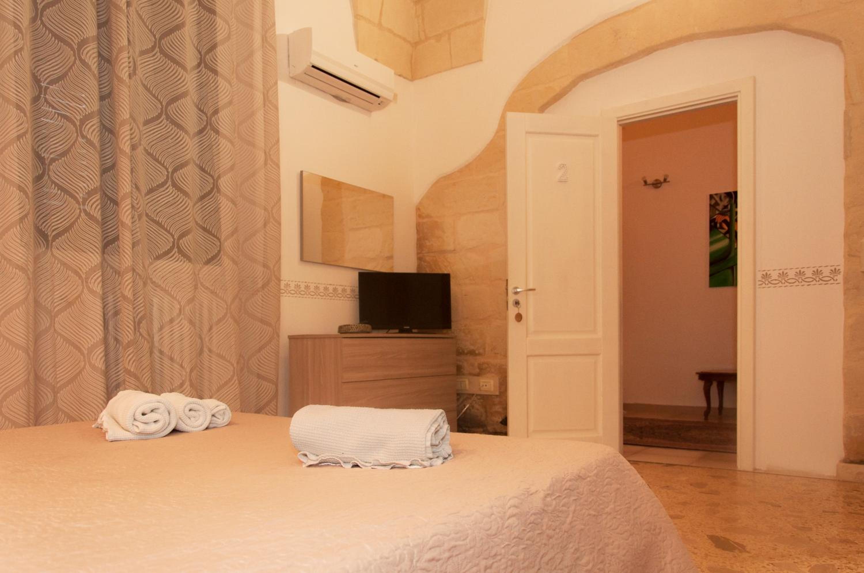 Deluxe Double Room - Photo 34