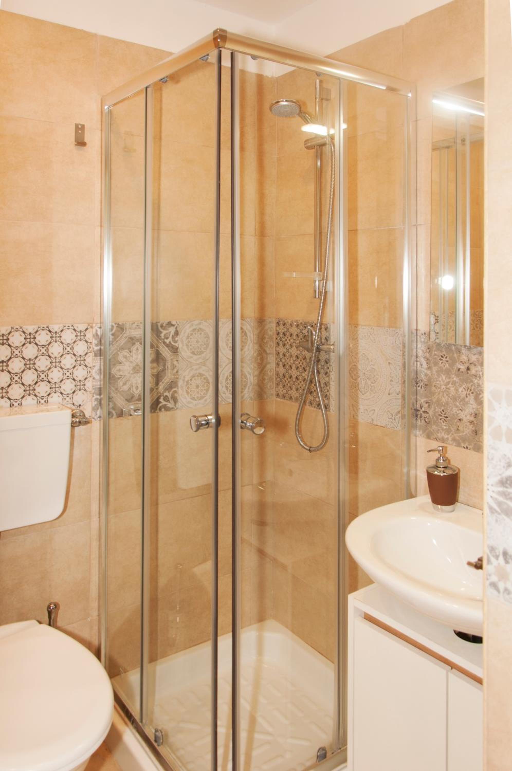 Deluxe Double Room - Photo 8