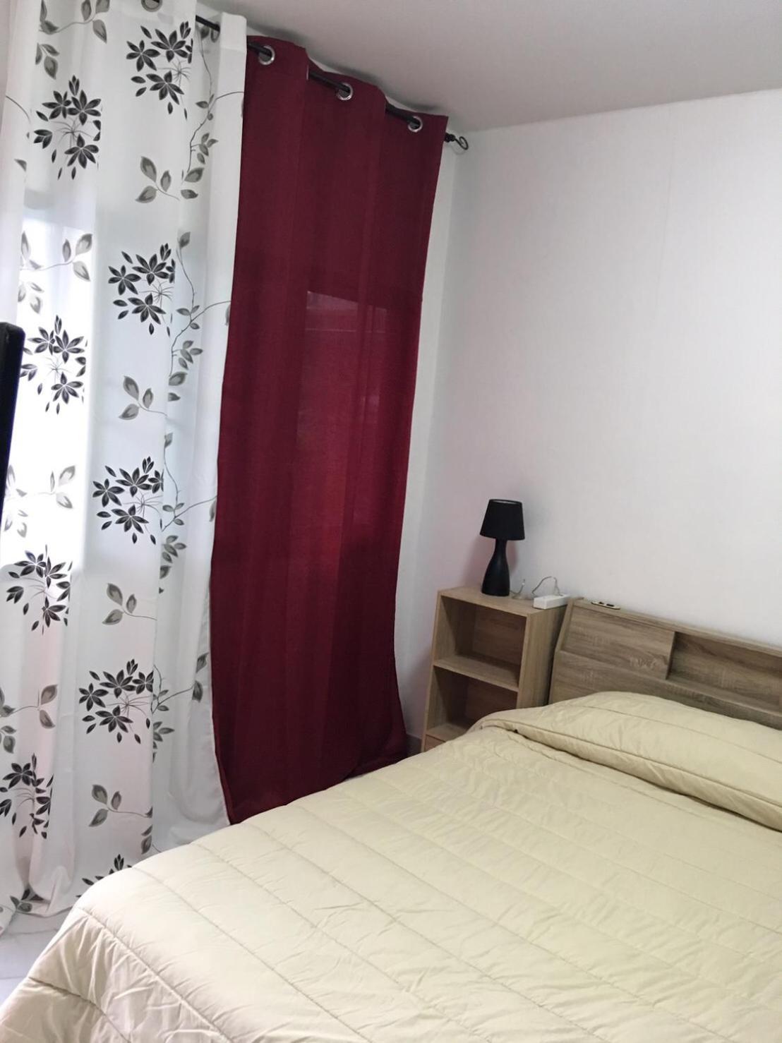 Double Room with Pool View - Photo 3