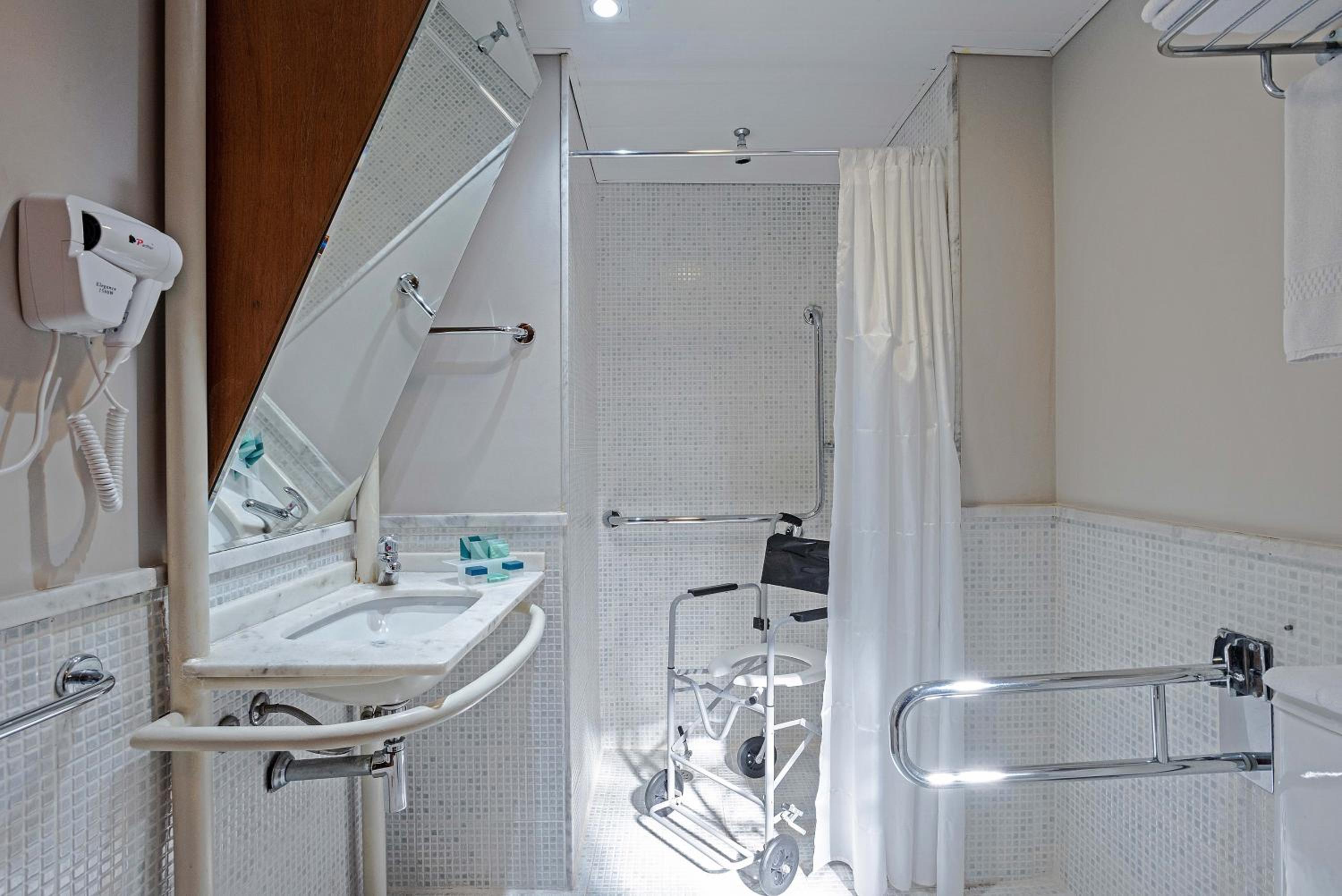 Double Room - Disability Access - Photo 3
