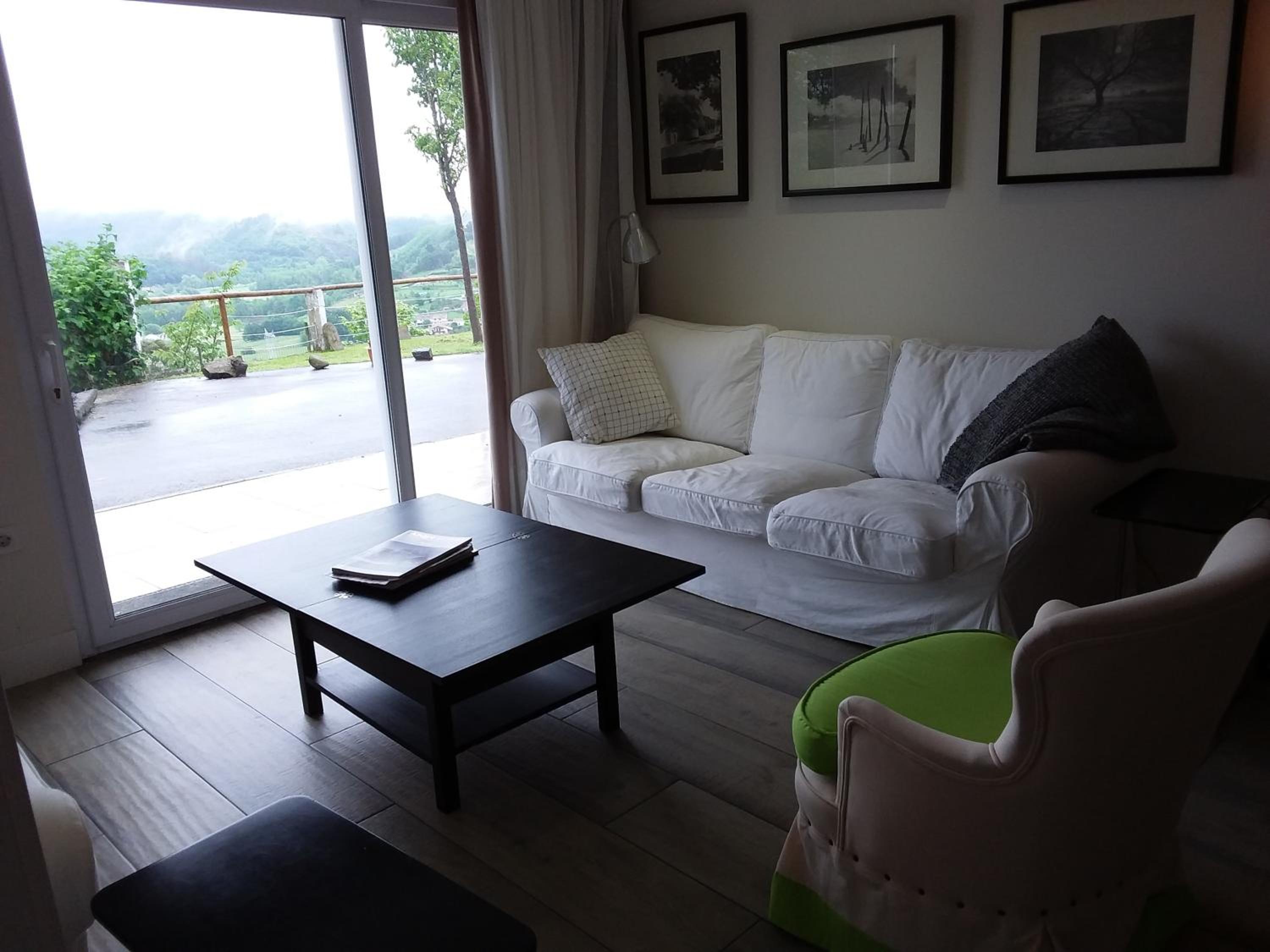 Apartment with Mountain View - Photo 11