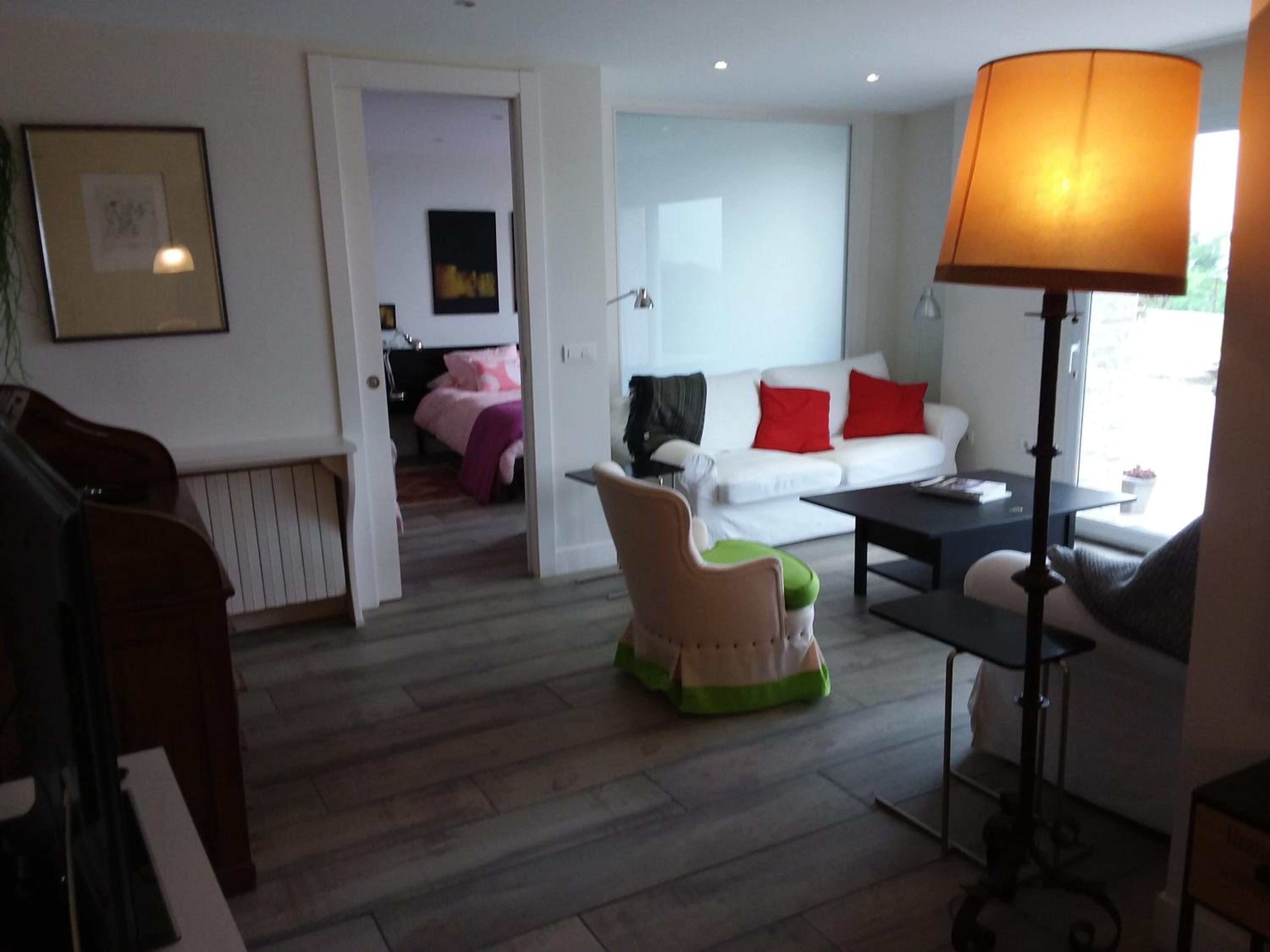 Apartment with Mountain View - Photo 4