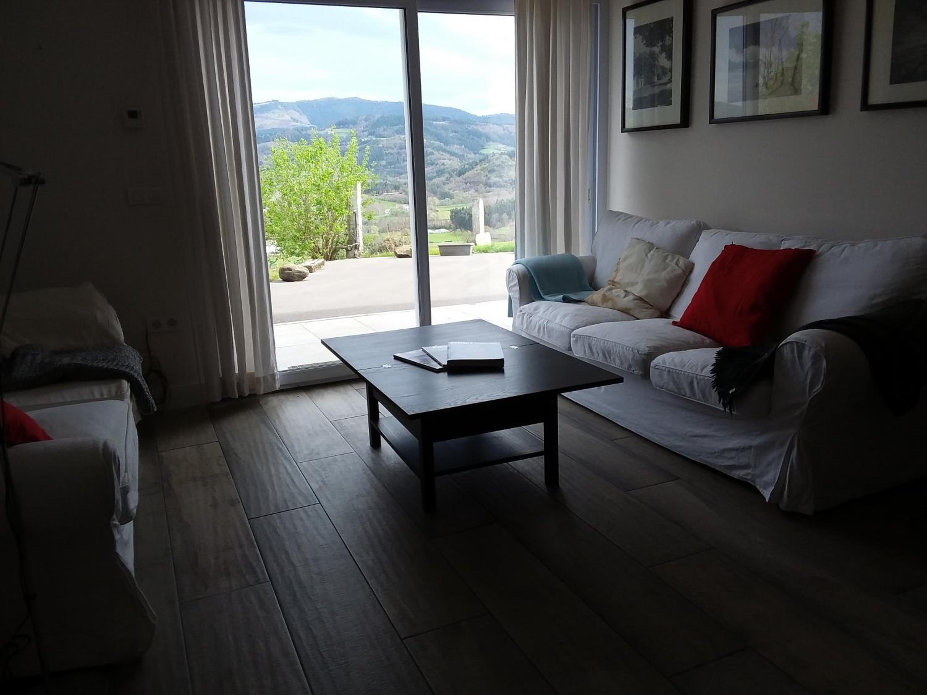 Apartment with Mountain View - Photo 17