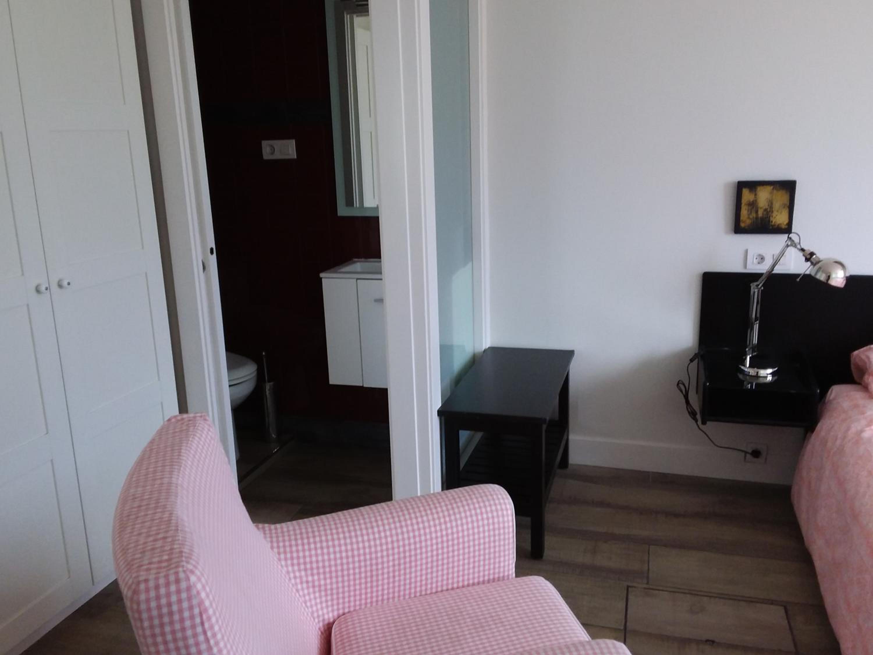 Apartment with Mountain View - Photo 15
