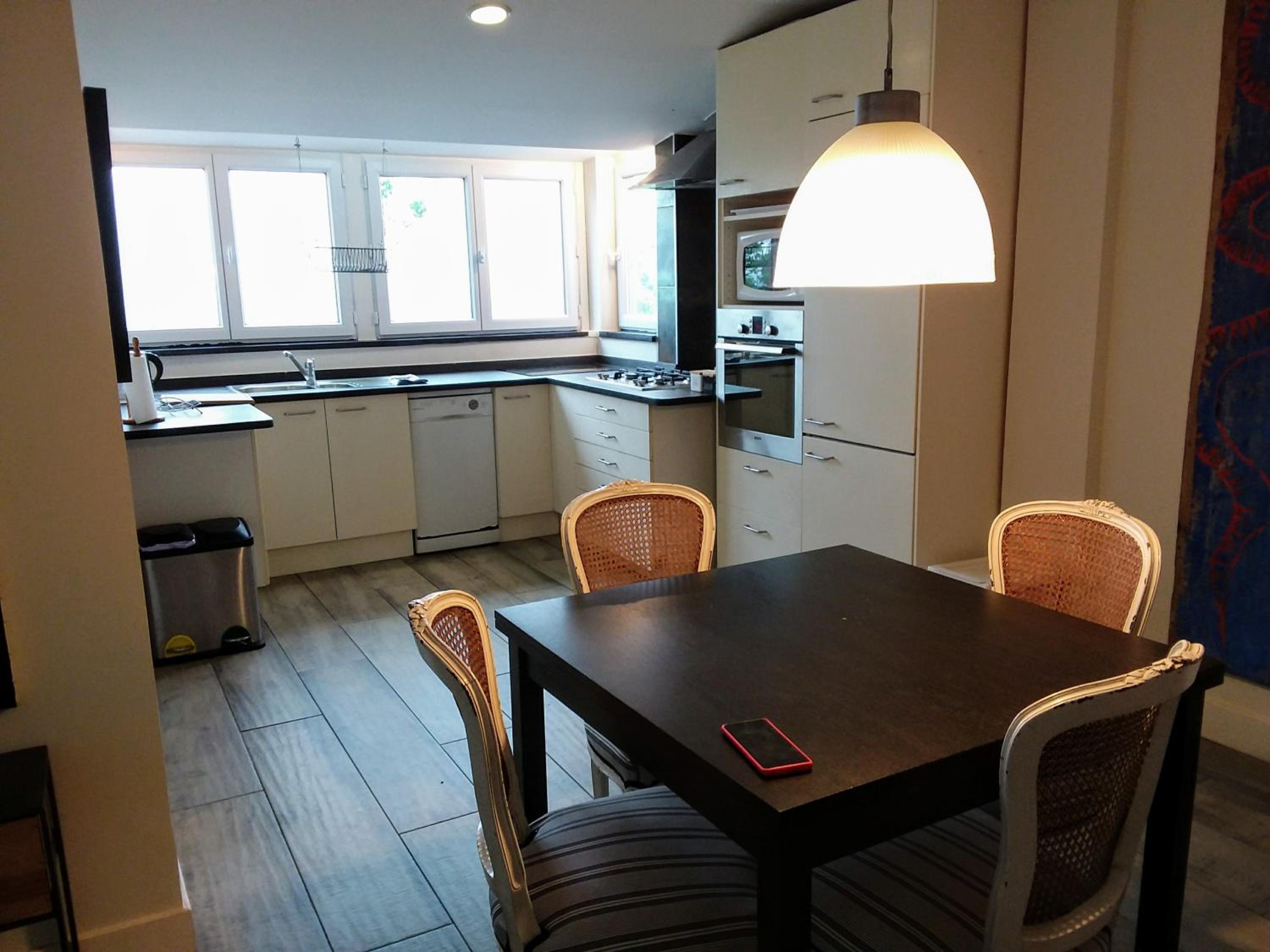 Apartment with Mountain View - Photo 5